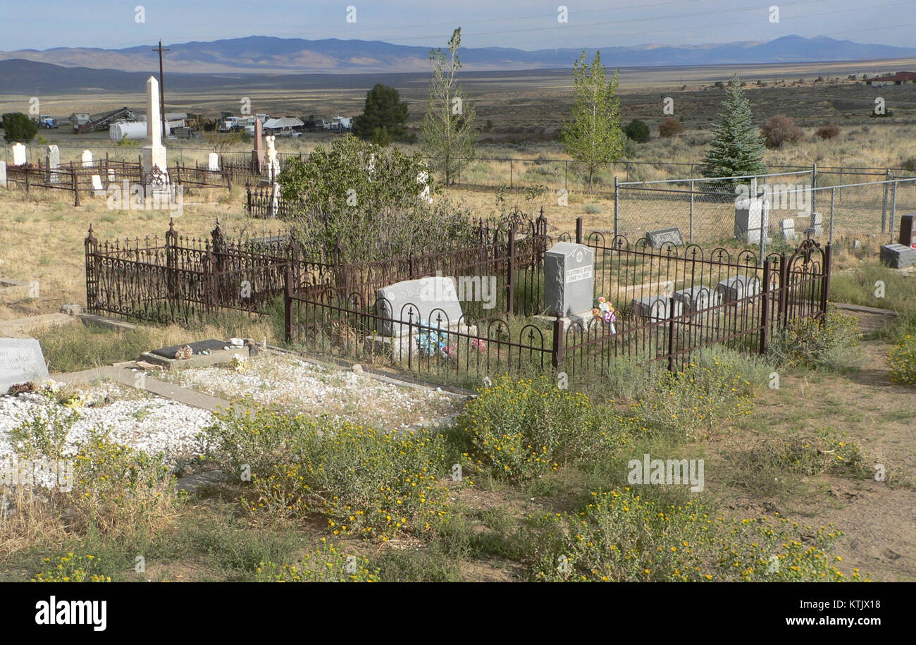 Der Austin NV Cemetery Masonic 2 bezieht sich auf einen bestimmten Ort, wahrscheinlich einen Freimaurerfriedhof in Austin, Nevada, der für seine historische Bedeutung für lokale Freimaurertraditionen und Begräbnispraktiken bekannt ist. Stockfoto
