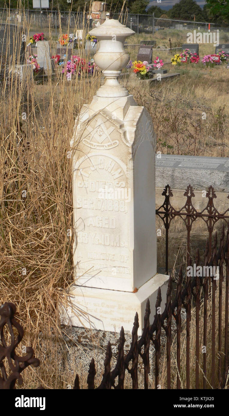 Der Friedhof der IOOF (Independent Order of Odd Fellows) in Austin, Nevada, ist eine historische Grabstätte. Das Foto markiert einen Marker für John, eine bemerkenswerte Figur, die dort begraben ist. Stockfoto