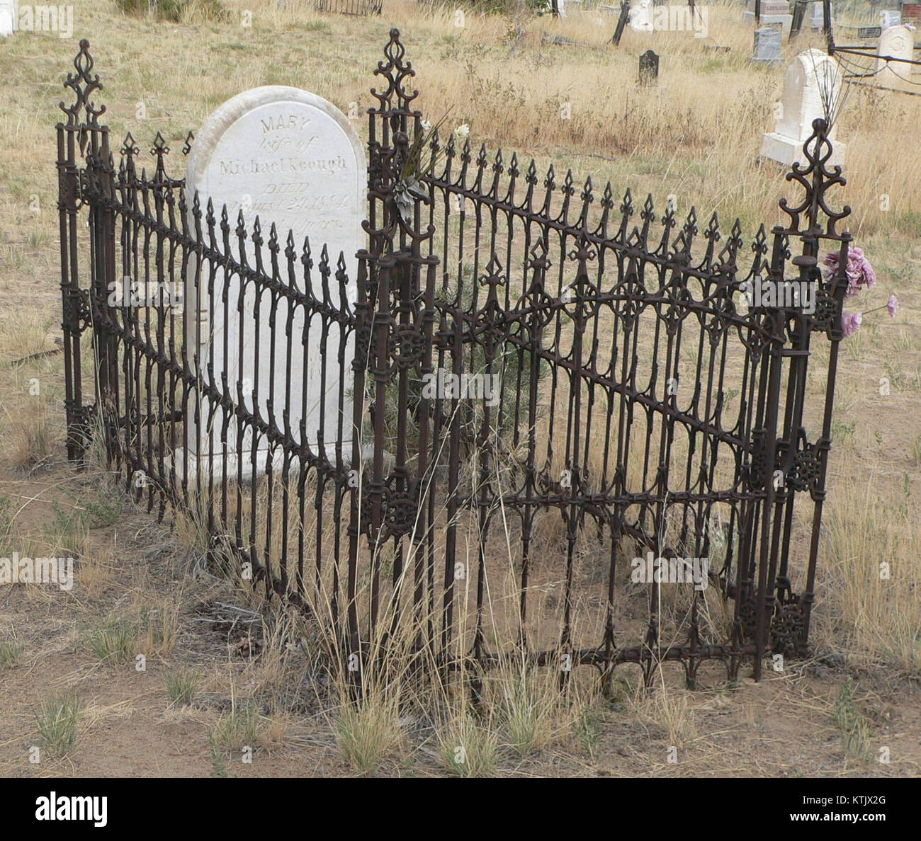 Der Keough-Marker im katholischen Teil des Friedhofs von Austin, Nevada, ist ein Denkmal, das der Familie Keough gewidmet ist. Dieser Grabstein repräsentiert die historischen Bindungen der regionâ zu den katholischen Gemeinden und ist ein wichtiger Teil des lokalen Erbes in Nevada. Stockfoto