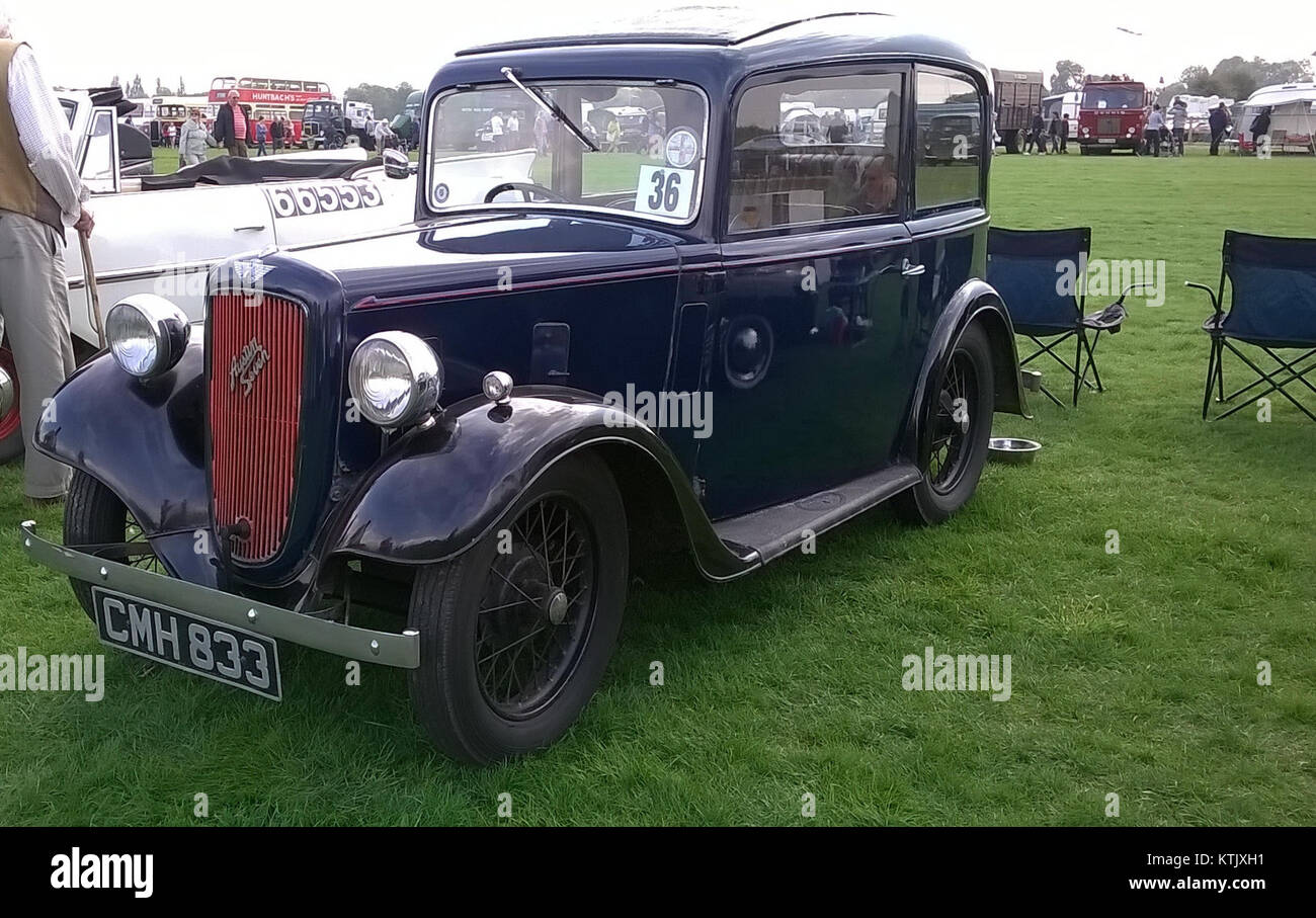 Der Austin Seven ist ein von der Austin Motor Company zwischen 1922 und 1939 hergestellter preisgünstiger Wagen. Dieser kompakte Wagen war bekannt für seine erschwingliche, praktische und innovative Bauweise, was ihn zu einer beliebten Wahl in Großbritannien nach dem Ersten Weltkrieg machte. Sie spielte eine Schlüsselrolle bei der Gestaltung der Automobilindustrie während des frühen 20. Jahrhunderts. Stockfoto