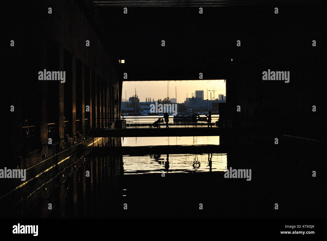 Die Base Sous-Marine de Bordeaux ist eine U-Boot-Basis aus dem Zweiten Weltkrieg in Bordeaux, Frankreich. Das ursprünglich von den Deutschen erbaute Gebäude diente als Marinestützpunkt und wurde später umgenutzt. Es ist heute eine historische Stätte und ein Museum. Stockfoto