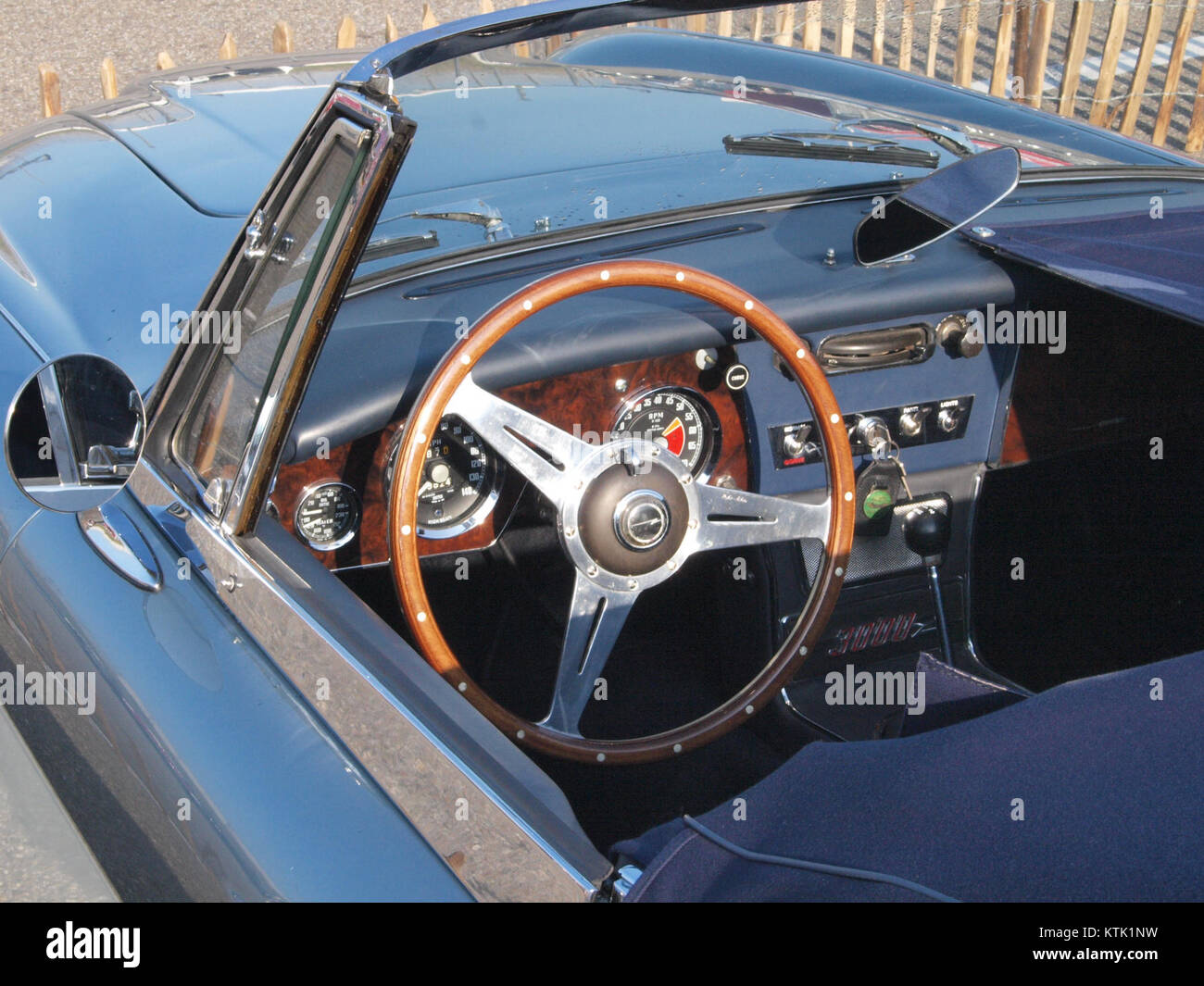 Der Austin Healey 3000 MkI und der MkII sind britische Sportwagen, die in den 1950er und 1960er Jahren produziert wurden Sie sind für ihr Design, ihre Leistung und ihre Rolle in der Automobilgeschichte bekannt und bleiben bei Oldtimern beliebt. Stockfoto