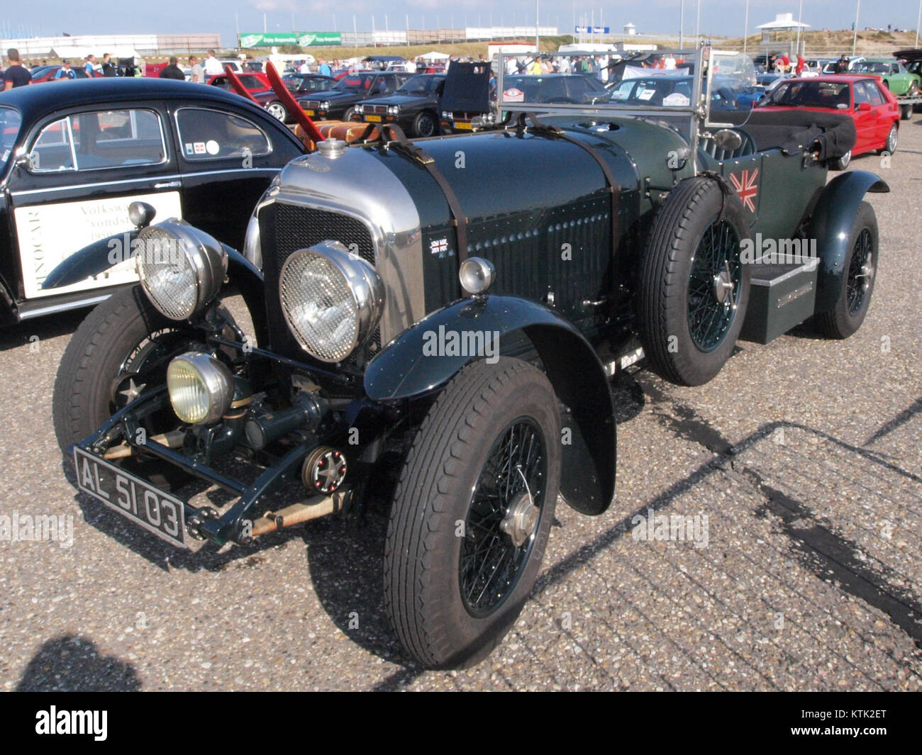 Das Bentley Le Mans Special ist ein bekanntes Automobil, das für sein Rennsport-Erbe bekannt ist. Mit der englischen Zulassungsnummer AL 51 03 ist dieser Wagen ein bedeutendes Stück Automobilgeschichte. Stockfoto