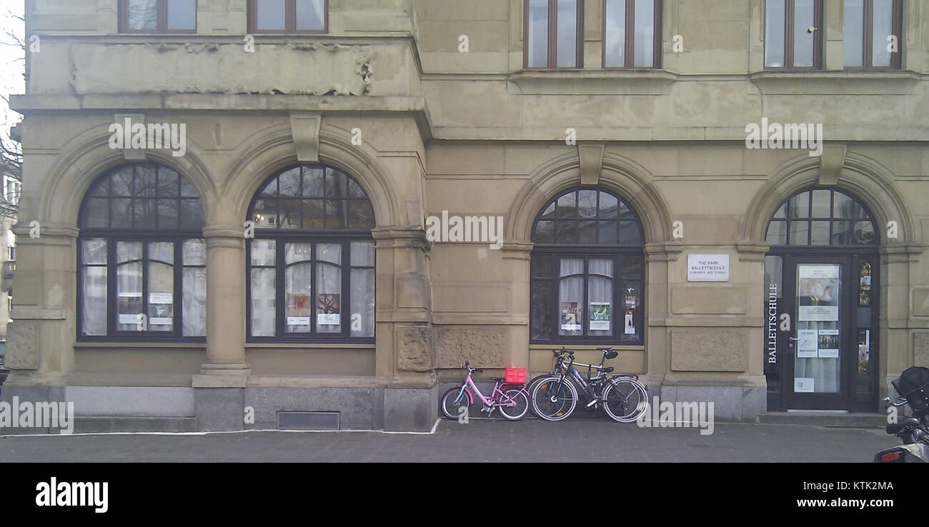 Ballettschule der Park in Mannheim Oststadt ist eine Ballettschule in Deutschland, die eine Ausbildung in klassischem und zeitgenössischem Ballett anbietet. Es dient als Zentrum für Tanzausbildung und künstlerische Entwicklung in der Region. Stockfoto