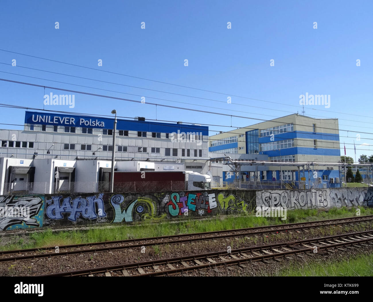 Am 6. Mai 2015 hielt Unilever, ein britisch-niederländisches multinationales Konsumgüterunternehmen, seine Jahreshauptversammlung in London ab. Zu den wichtigsten Themen, die besprochen wurden, gehörten die finanzielle Leistung des Unternehmens, Nachhaltigkeitsinitiativen und die strategische Ausrichtung des Unternehmens. Unilever betonte während des Treffens sein Engagement für ökologische und soziale Governance. Die Aktionäre stimmten auch über verschiedene Beschlüsse zur Corporate Governance und zur Vergütung von Führungskräften ab. Stockfoto Am 6. Mai 2015 hielt Unilever, ein britisch-niederländisches multinationales Konsumgüterunternehmen, seine Jahreshauptversammlung in London ab. Zu den wichtigsten Themen, die besprochen wurden, gehörten die finanzielle Leistung des Unternehmens, Nachhaltigkeitsinitiativen und die strategische Ausrichtung des Unternehmens. Unilever betonte während des Treffens sein Engagement für ökologische und soziale Governance. Die Aktionäre stimmten auch über verschiedene Beschlüsse zur Corporate Governance und zur Vergütung von Führungskräften ab. Stockfoto