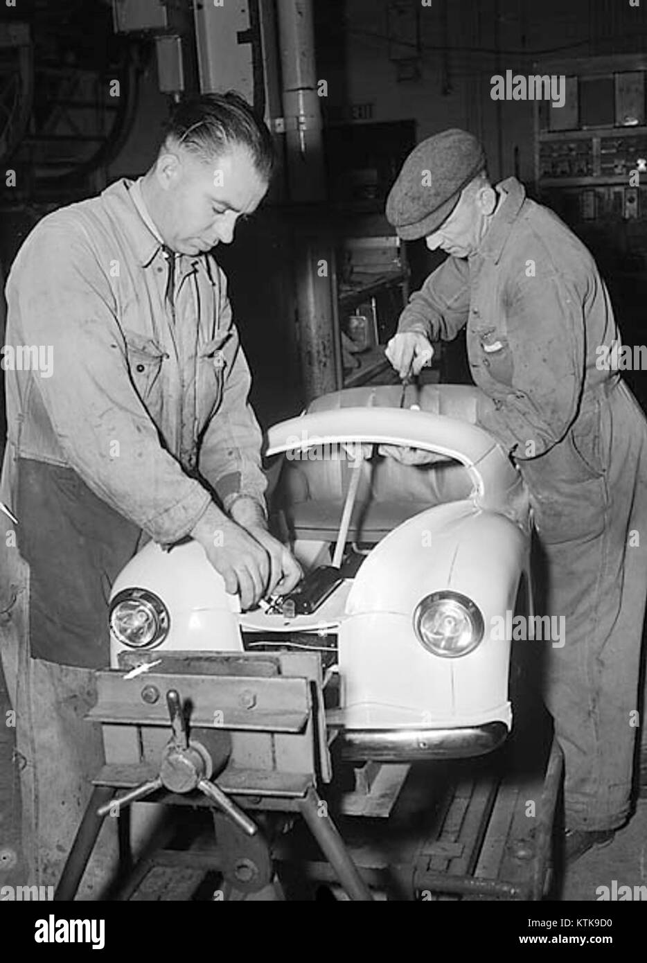 Die Toy Cars Factory in Austin in Pengam, Bargoed, war an der Herstellung von Spielzeugautos beteiligt und trug während ihres Betriebs zur Spielzeugindustrie bei. Stockfoto