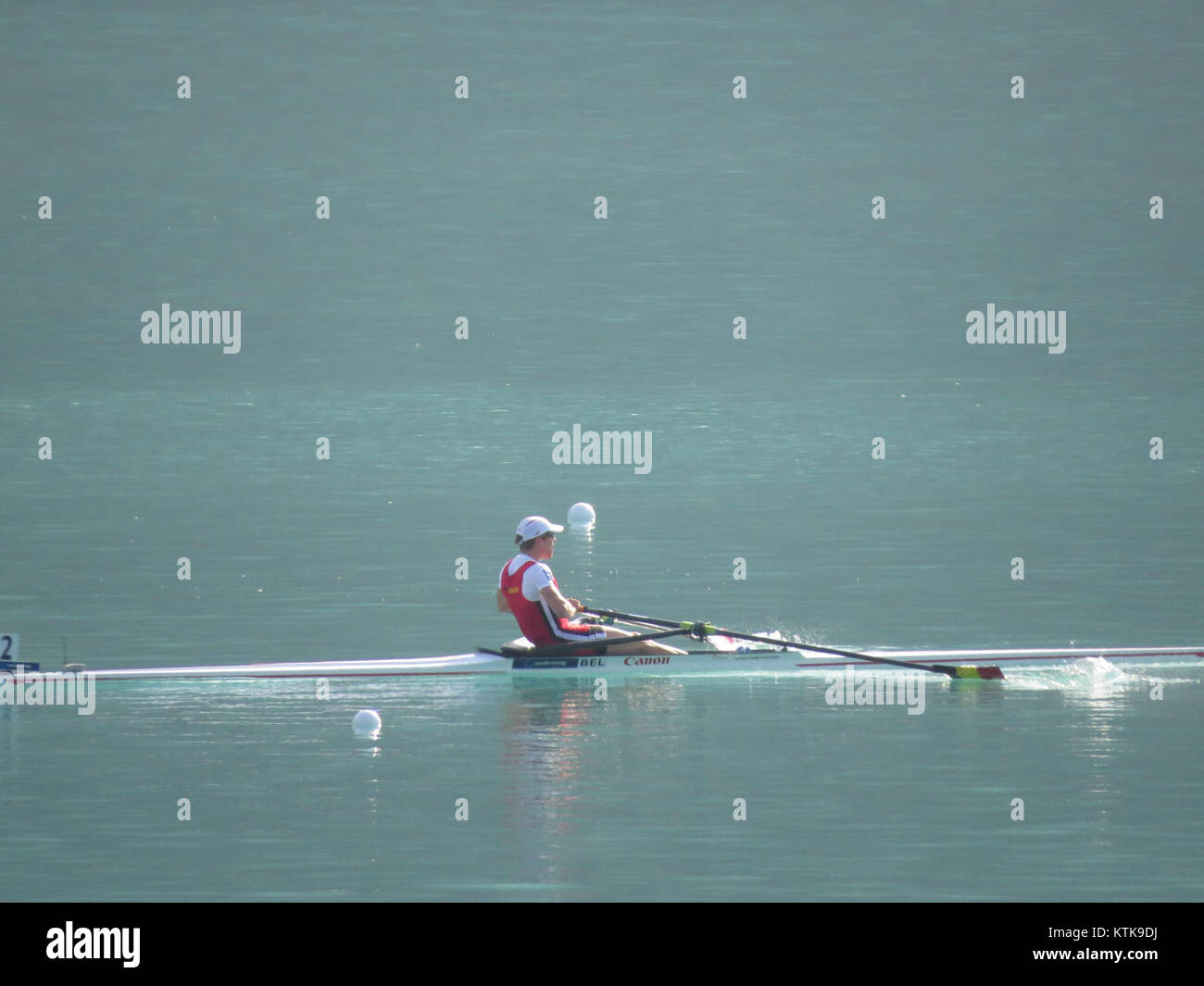 Bei den Aviron-Weltmeisterschaften 2015 traten internationale Ruderer an, die um die Weltmeisterschaft kämpften. Bei dieser Veranstaltung wurden die Besten im Wettkampfrudersport vorgestellt, bei der verschiedene Veranstaltungen und Teams aus der ganzen Welt teilnahmen. Stockfoto