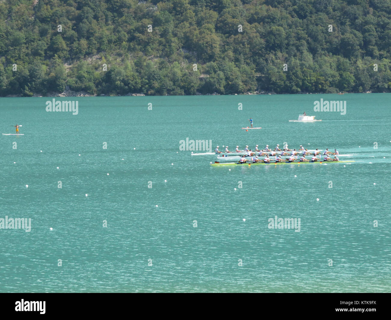 Bei den Ruderweltmeisterschaften 2015 in Aviron traten Spitzensportler aus der ganzen Welt zusammen, um an verschiedenen Ruderveranstaltungen teilzunehmen und dabei Elite-Können und Leichtathletik zu demonstrieren. Stockfoto