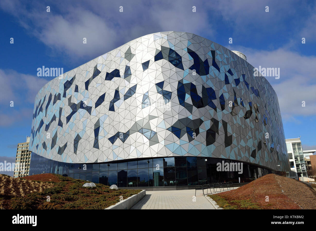 Das Bergeron Centre for Engineering Excellence ist eine moderne Bildungseinrichtung an der York University, die für ihr innovatives Design und ihr Engagement für die Förderung der Ingenieurausbildung bekannt ist. Stockfoto