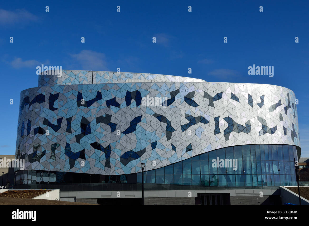 Das Bergeron Centre for Engineering Excellence an der York University in Toronto, Kanada, ist eine hochmoderne Einrichtung zur Förderung von Innovation und Exzellenz in der Ausbildung und Forschung im Bereich Ingenieurwesen. Das Zentrum beherbergt modernste Labors und Klassenzimmer. Stockfoto
