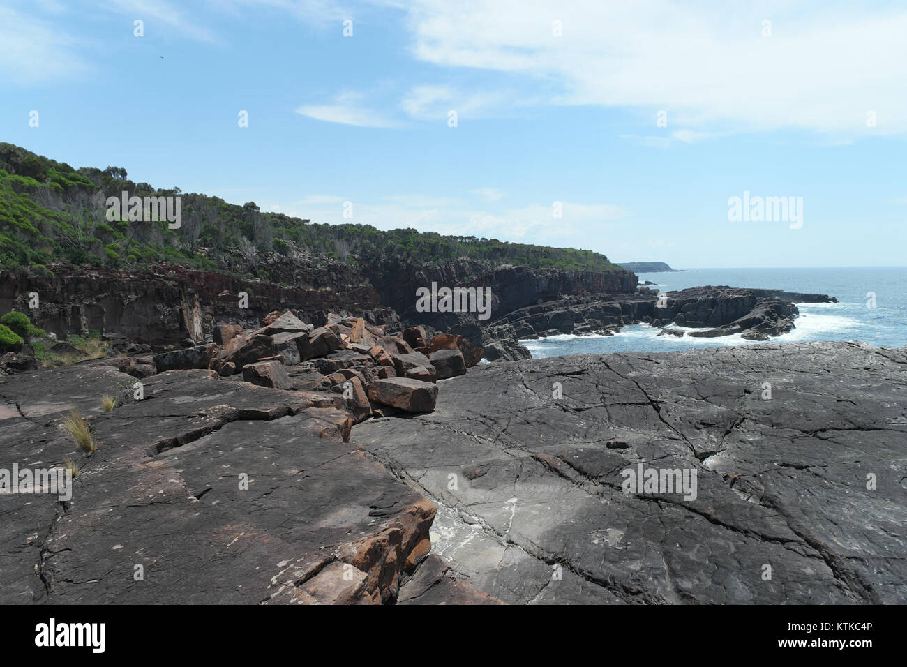 Der Ben Boyd National Park in New South Wales, Australien, ist ein landschaftlich reizvolles Naturschutzgebiet, das für seine vielfältige Tierwelt, Naturlandschaften und historische Bedeutung bekannt ist. Stockfoto