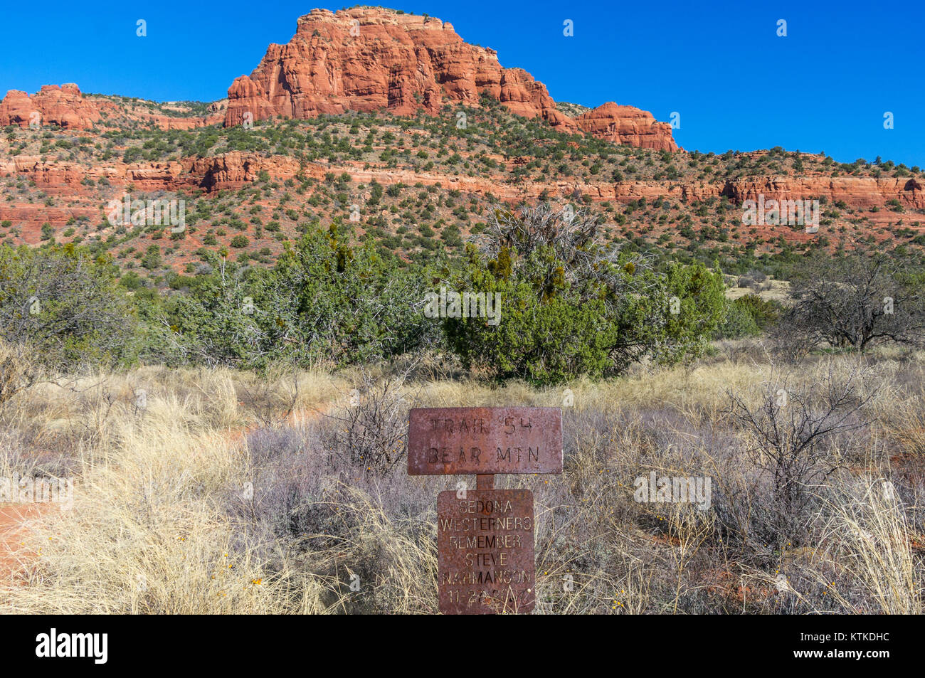 Bear Mountain Trail No. 54 ist eine beliebte Wanderroute im Bear Mountain State Park, New York, bekannt für seine malerische Aussicht und das anspruchsvolle Gelände, das ein robustes Outdoor-Erlebnis bietet. Stockfoto