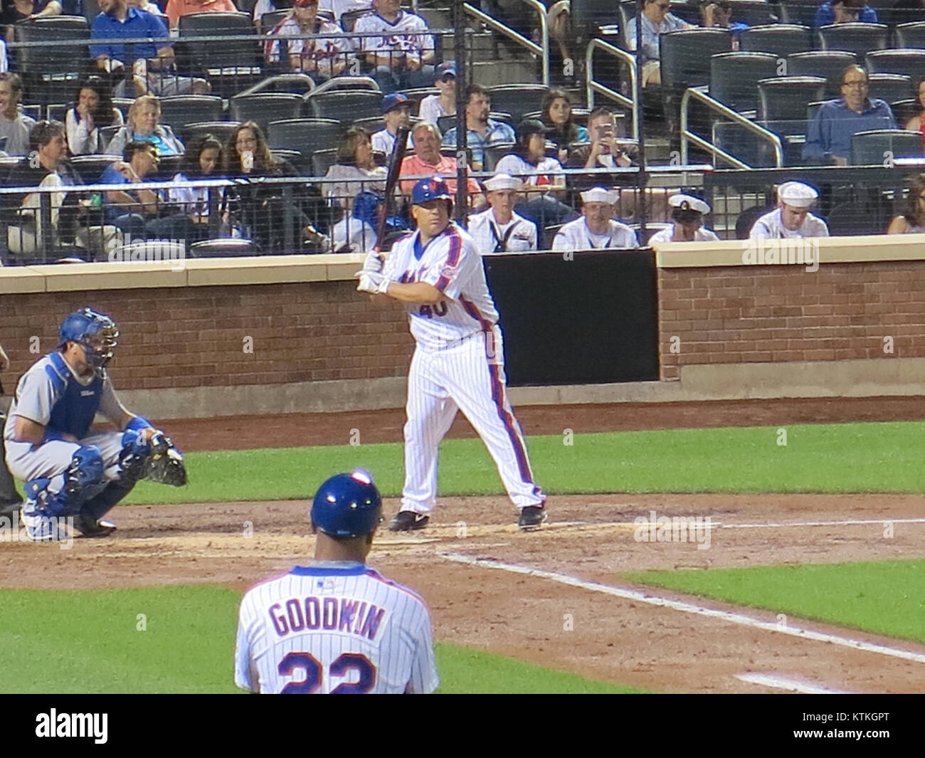 Foto von Bart Simpson aus der Zeichentrickserie „The Simpsons“, dargestellt in einer Schlagposition. Stockfoto