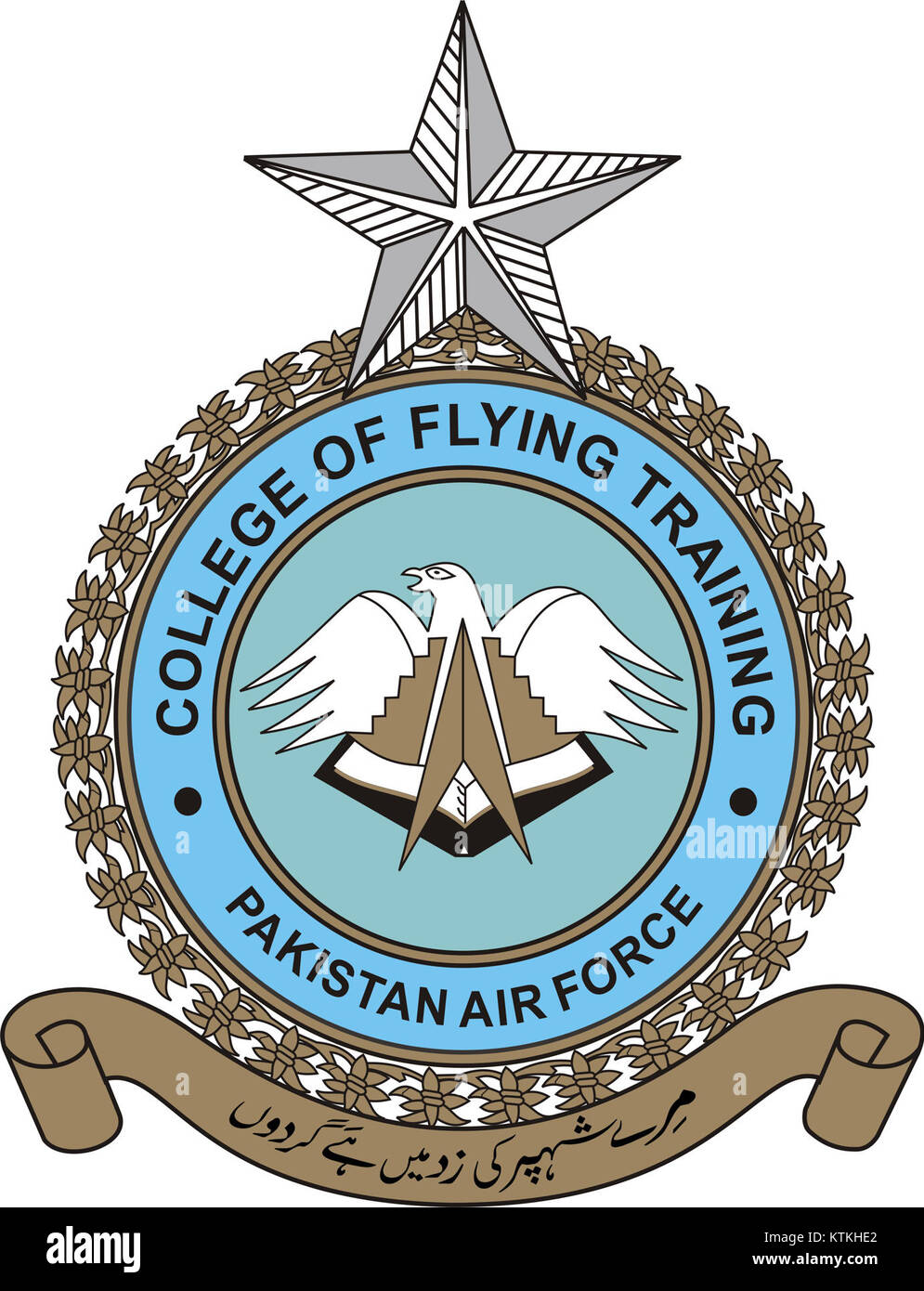 Das College of Flying Training, Teil der pakistanischen Luftwaffe, spielt eine entscheidende Rolle bei der Ausbildung der pakistanischen Militärflieger. Ihr Logo steht für das Engagement der Institution für Spitzenleistungen in der Luftfahrt und die Entwicklung qualifizierter Piloten für die nationale Verteidigung. Stockfoto