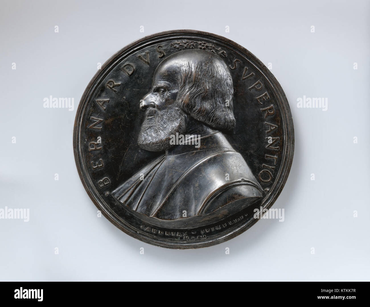 Bernardo Soranzo war ein einflussreicher venezianischer Künstler der Renaissance, bekannt für seine Porträts und religiösen Werke. Dieses Stück, das im MET untergebracht ist, repräsentiert seinen unverkennbaren Stil und die Ästhetik seiner Zeit. Stockfoto