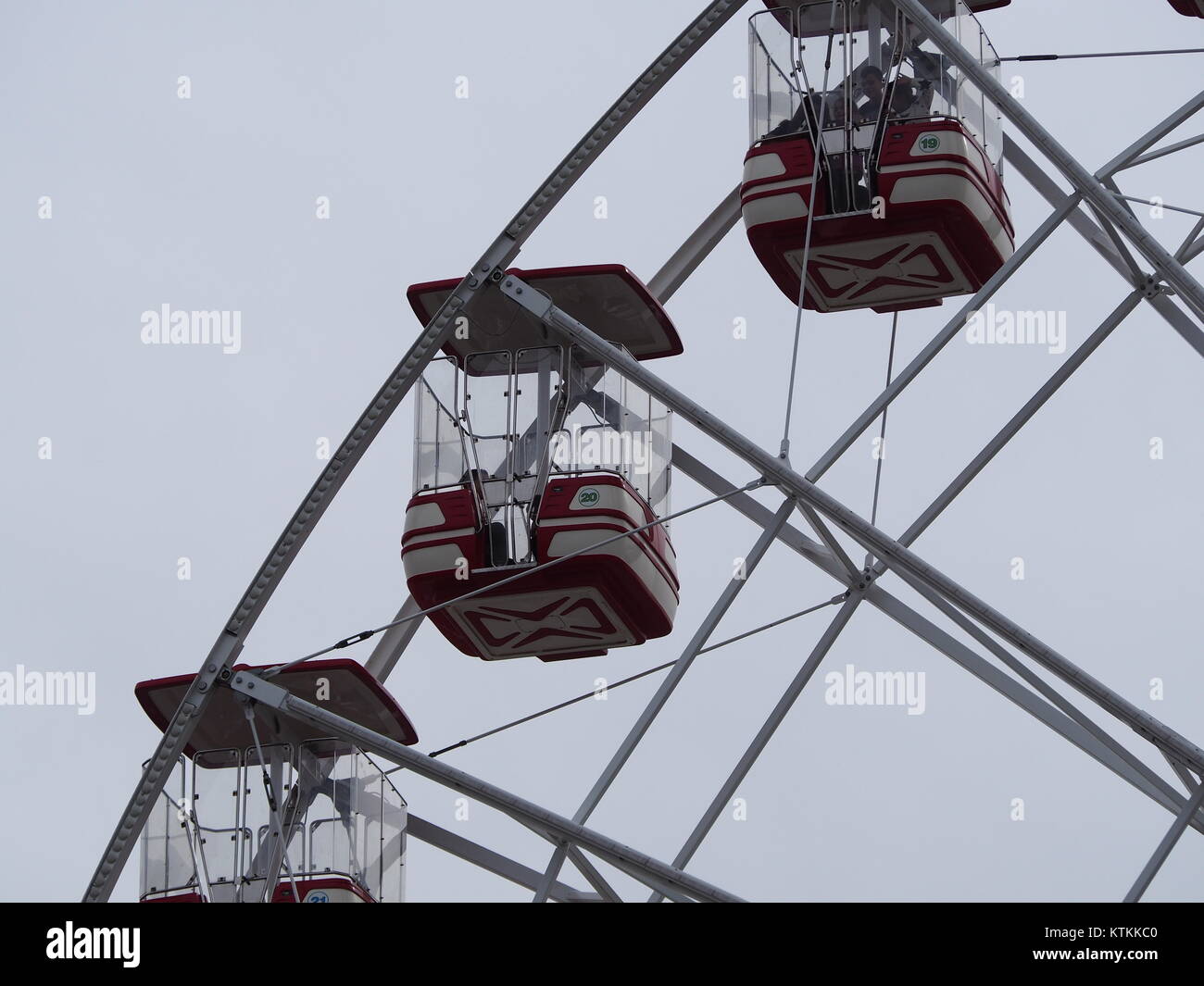 Riesenrad im Freizeitpark Stockfoto