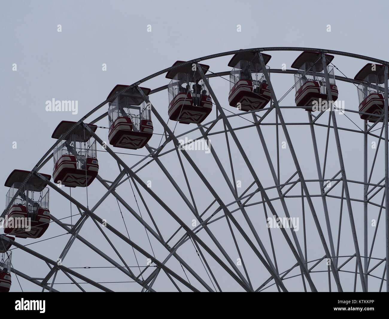 Riesenrad im Freizeitpark Stockfoto
