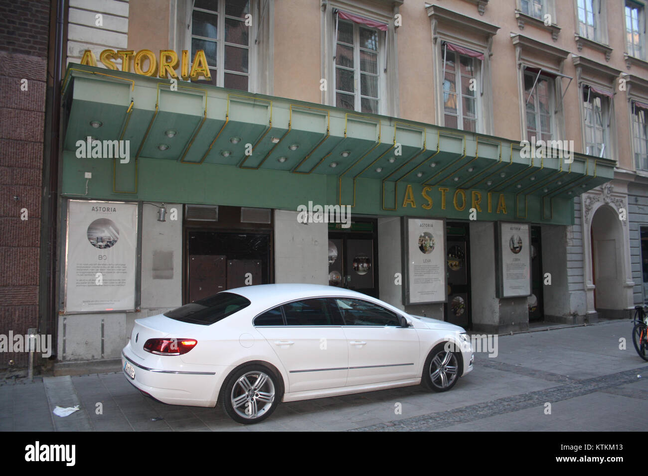 Ein Foto von Astoria, aufgenommen im Oktober 2016, das die malerische Landschaft und die saisonale Schönheit der Stadt zeigt. Das Bild fängt das Wesen von Astoria während der Herbstsaison ein und hebt seine natürliche Landschaft und die Gemeinschaftsatmosphäre hervor. Stockfoto