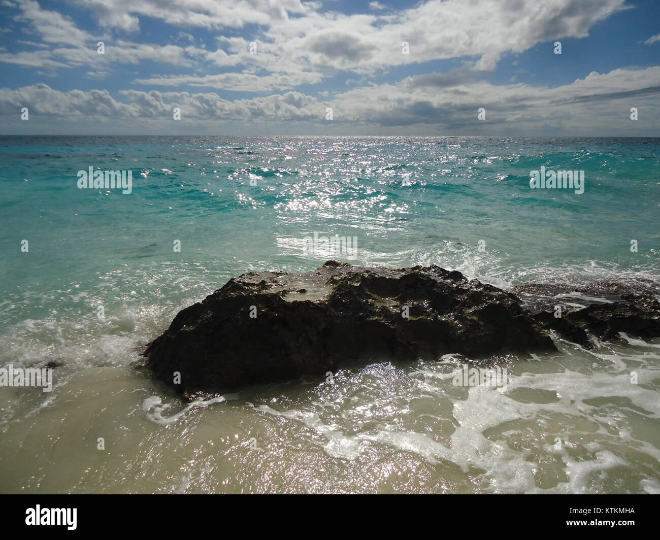 Bermudas Number 176 Rock ist eine bekannte natürliche Formation im Atlantischen Ozean, Teil der einzigartigen Geographie der Bermuda-Inseln. Stockfoto