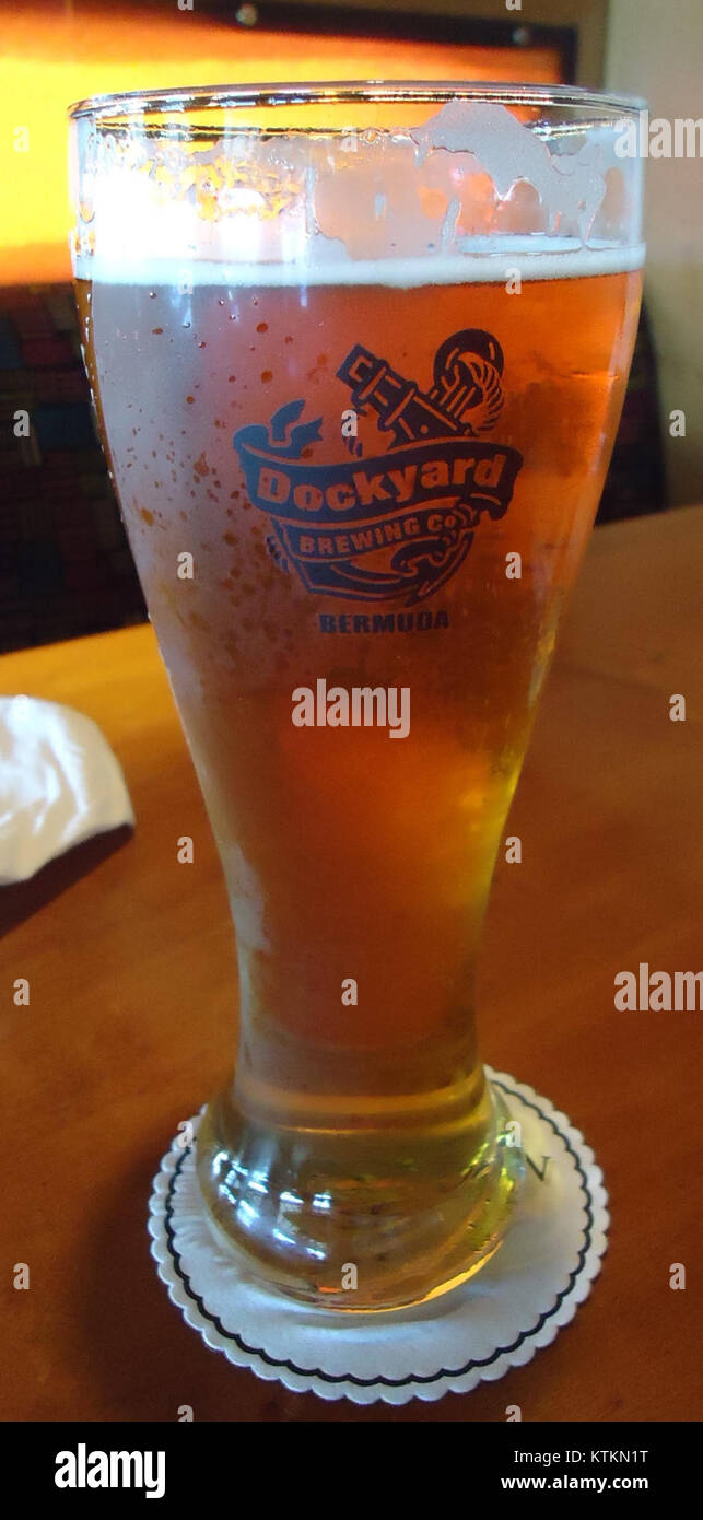 Eine Reihe von Fotos aus Bermuda, Großbritannien, zeigt die malerische Landschaft der Insel, kulturelle Wahrzeichen und das lokale Leben. Die Bilder erfassen sowohl die natürliche Schönheit als auch die historische Bedeutung von Bermuda. Stockfoto