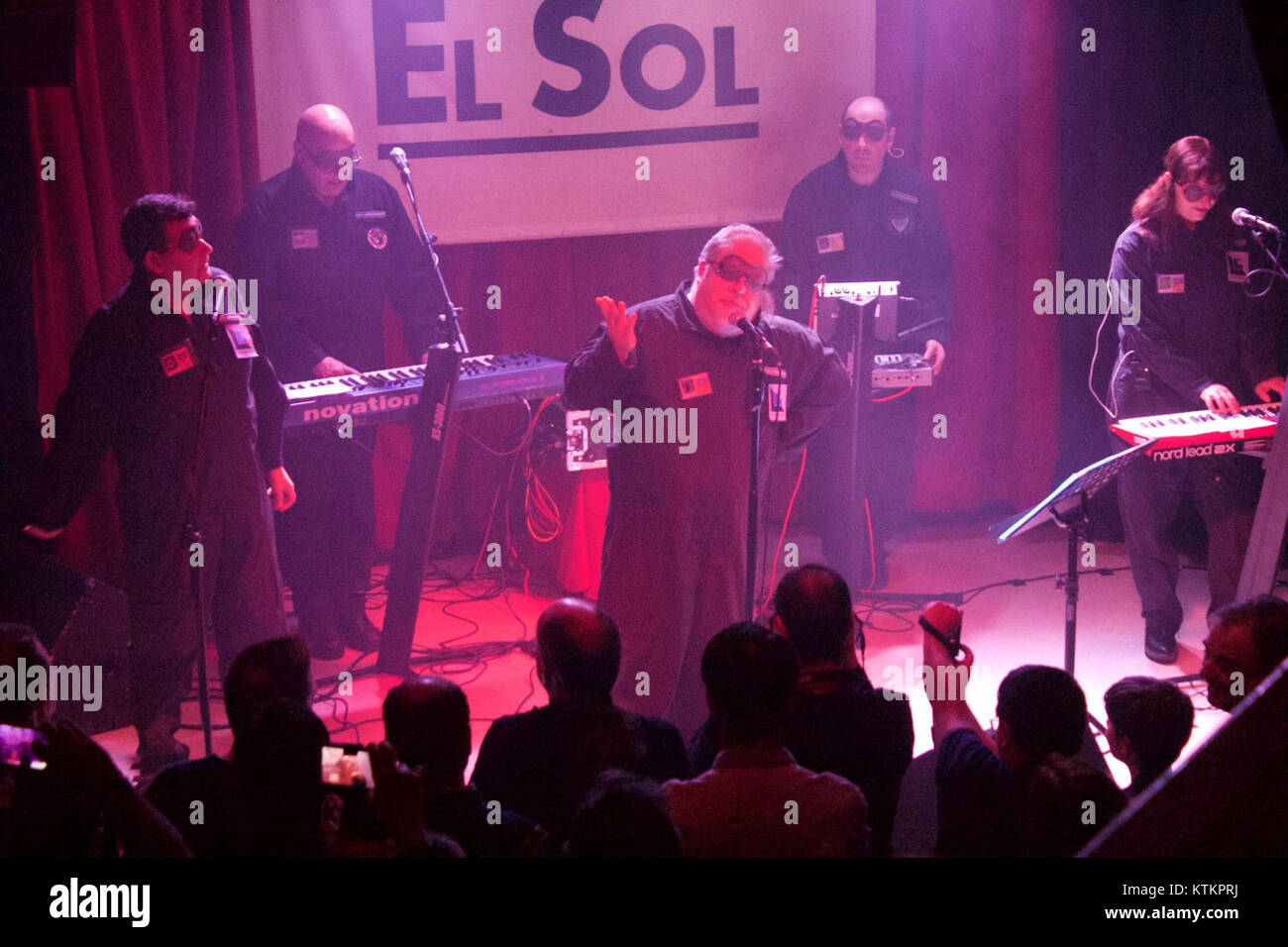 Aviador Dro ist eine spanische Band, die in den frühen 1980er Jahren gegründet wurde Die Gruppe ist bekannt für ihren experimentellen Sound und frühen Einfluss in der spanischen elektronischen Musikszene. Sie sind für ihre Beiträge zum Genre Synthie-Pop und New Wave bekannt. Stockfoto