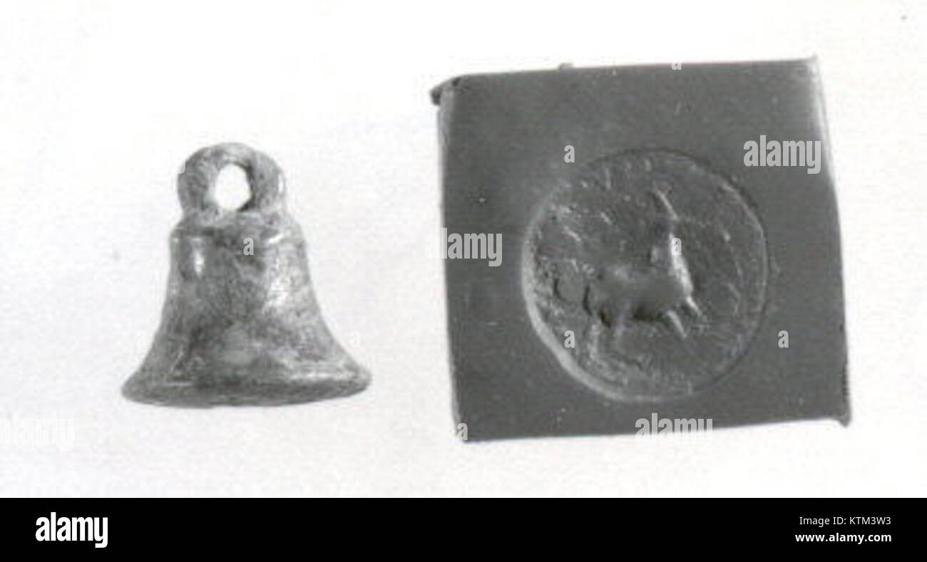 Das glockenförmige Stempelsiegel ist ein altes Artefakt mit einem stehenden Vierbeiner in seinem modernen Eindruck. Dieses Siegel, Teil der MET-Kollektion, spiegelt die Kunstfertigkeit und Handwerkskunst der antiken Zivilisationen wider. Stockfoto