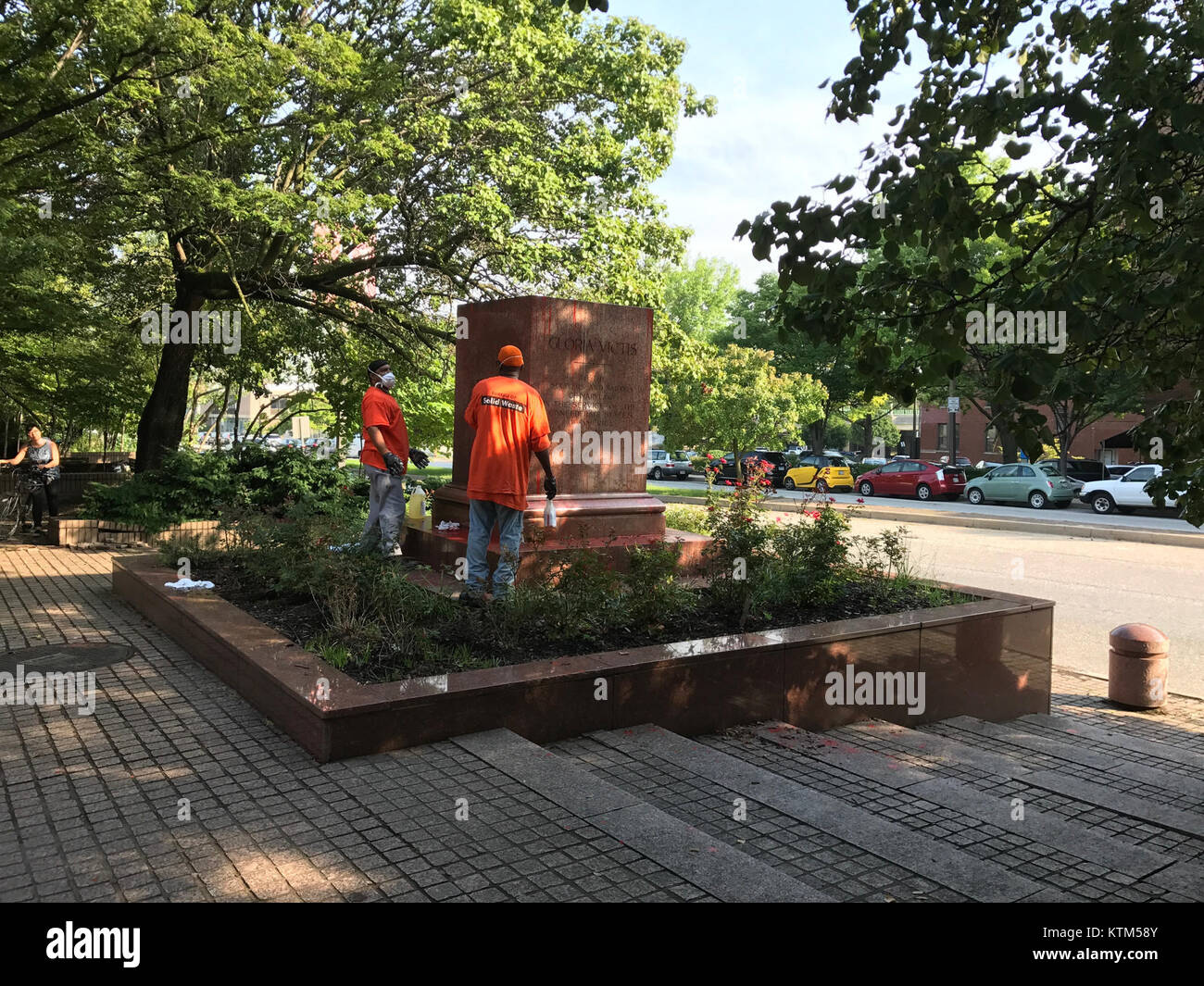Die Basis des Confederate Soldiers and Sailors Monument befindet sich auf der Mount Royal Avenue in Baltimore, MD. Es erinnert an konföderierte Soldaten und Seeleute. Das Monument ist ein umstrittenes Symbol in der amerikanischen Geschichte und repräsentiert die Zeit des Bürgerkriegs. Stockfoto