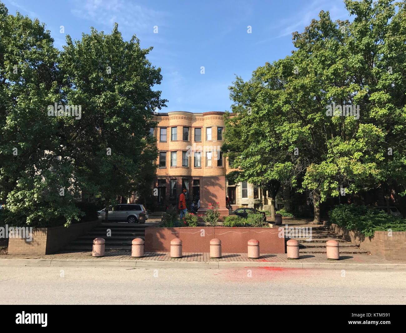 Das Confederate Soldiers and Sailors Monument in Baltimore, Maryland, ehrt die konföderierten Soldaten und Seeleute aus dem Amerikanischen Bürgerkrieg. Die Basis des Denkmals ist mit detaillierten Inschriften versehen. Stockfoto