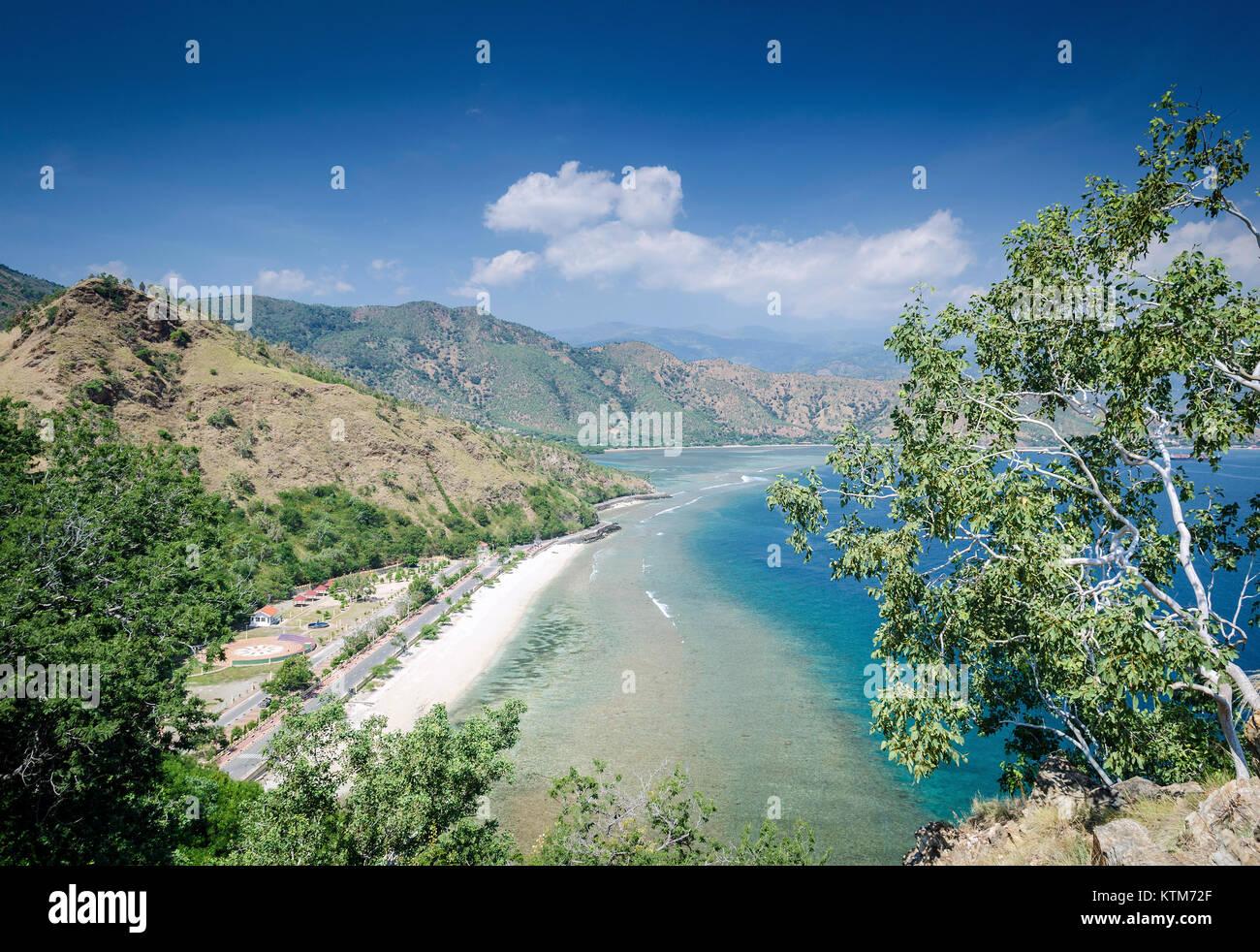 Küste und Strand in der Nähe von Dili in Ost Timor Leste von Cristo Rei Hill Monument Stockfoto