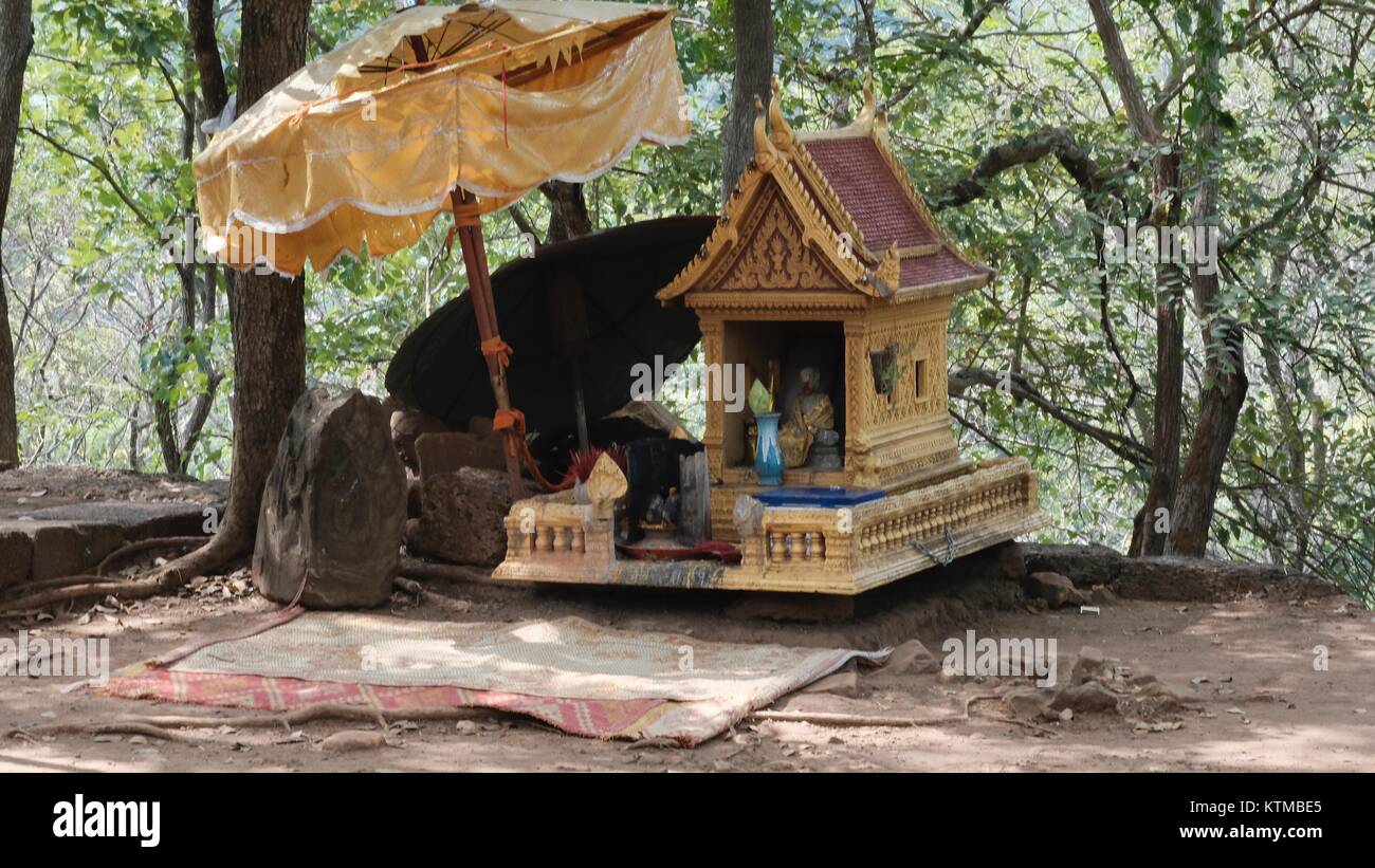 Schrein religiösen Geistlichen Phnom Banan Prasat Banan längst vergangene angkorianische Ruine Angkor Wat Ära Tempel 11 Century-Built durch Jayarvarman VII Battambang Kambodscha Stockfoto