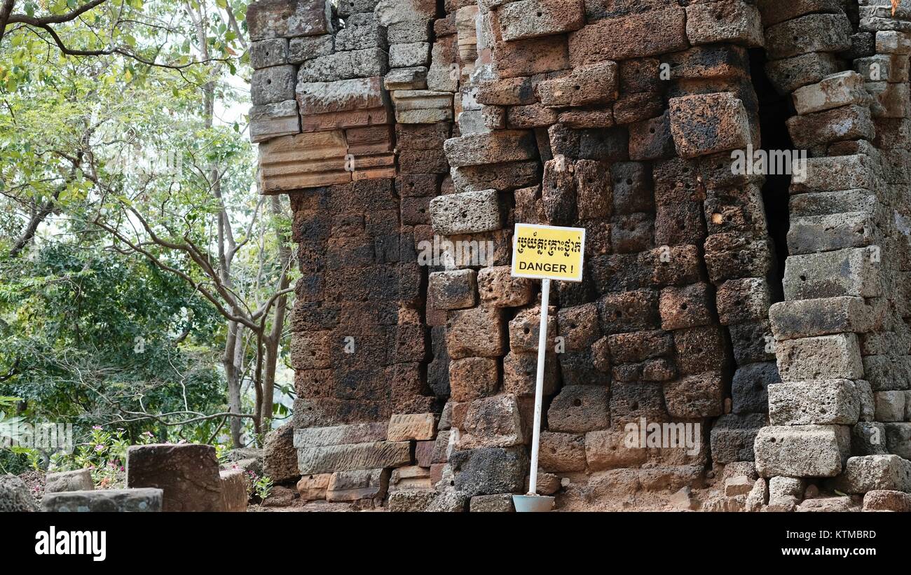 Malerische religiösen Geistlichen Phnom Banan Prasat Banan längst vergangene angkorianische Ruine Angkor Wat Ära Tempel 11 Century-Built durch Jayarvarman VII Battambang Kambodscha Stockfoto