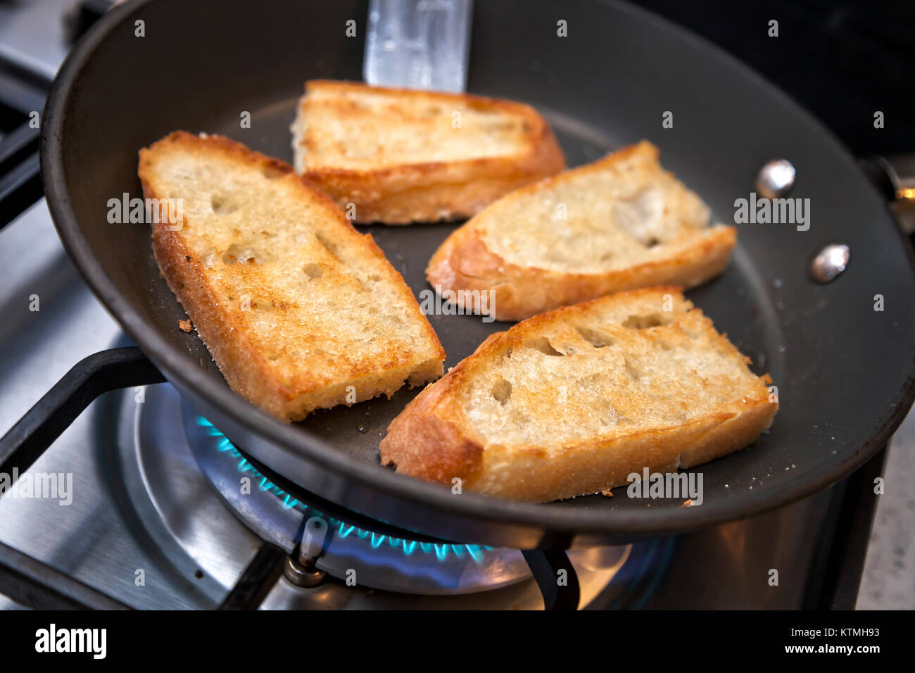 Golden Toast ciabatta in Pan Stockfoto