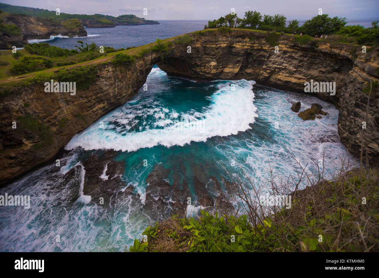 Broken Strand ist wunderschön rock Küstenlinie in Nusa Penida Insel nex auf Bali Stockfoto