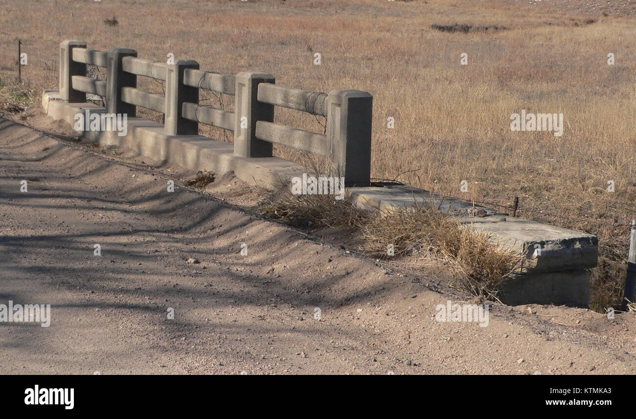 Foto von der Nordseite der Barton County Bridge 218 mit ihren architektonischen Details. Stockfoto