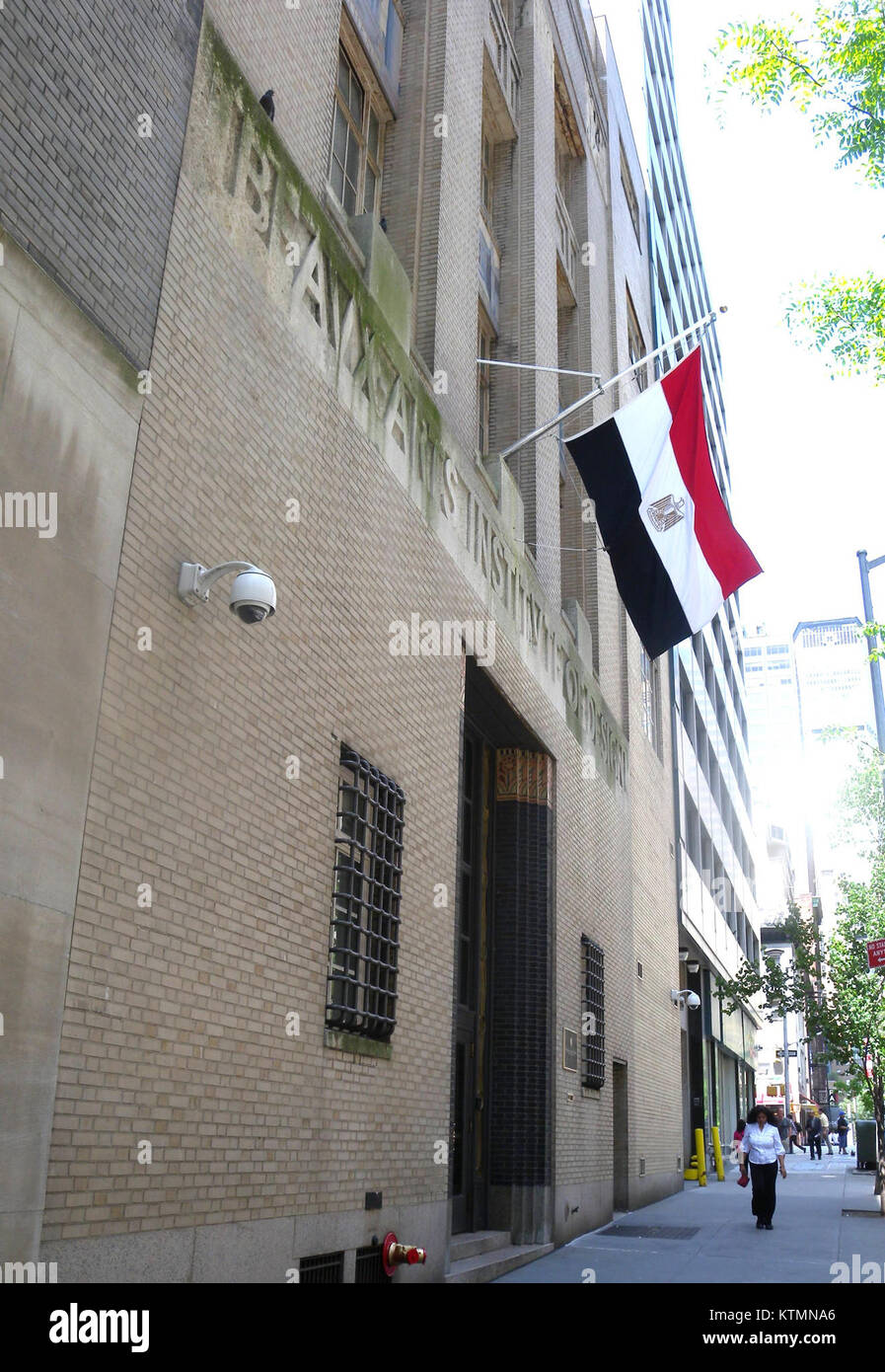 Das Beaux Arts Institute of Design, 304 East 44th Street, war eine einflussreiche Kunst- und Designschule. Der Verweis auf „Ägypten“ bezieht sich wahrscheinlich auf einen bestimmten Kurs, eine Ausstellung oder ein bestimmtes Thema, das mit ägyptischer Kunst oder Kultur zusammenhängt. Stockfoto