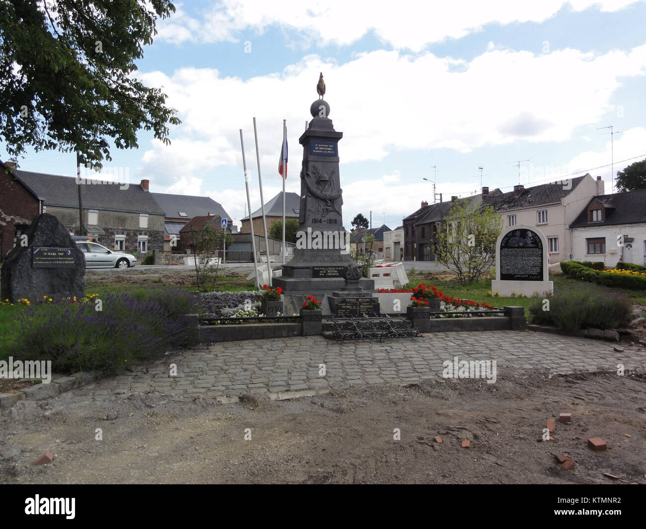 Das Bachant Monument aux Morts in Nord, Frankreich, ist ein Kriegsdenkmal, das den Soldaten gewidmet ist, die im Ersten Weltkrieg ums Leben gekommen sind, um an ihre Opfer und ihren Dienst zu erinnern. Stockfoto