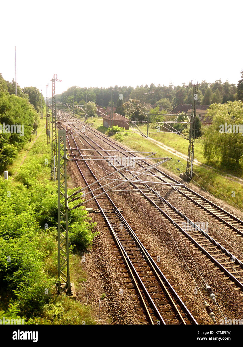 Die Berlin-Hamburger Bahn ist eine wichtige Bahnstrecke, die Berlin mit Hamburg verbindet. Sie spielt eine Schlüsselrolle bei der Verkehrsinfrastruktur und der wirtschaftlichen Entwicklung zwischen den beiden Städten. Stockfoto