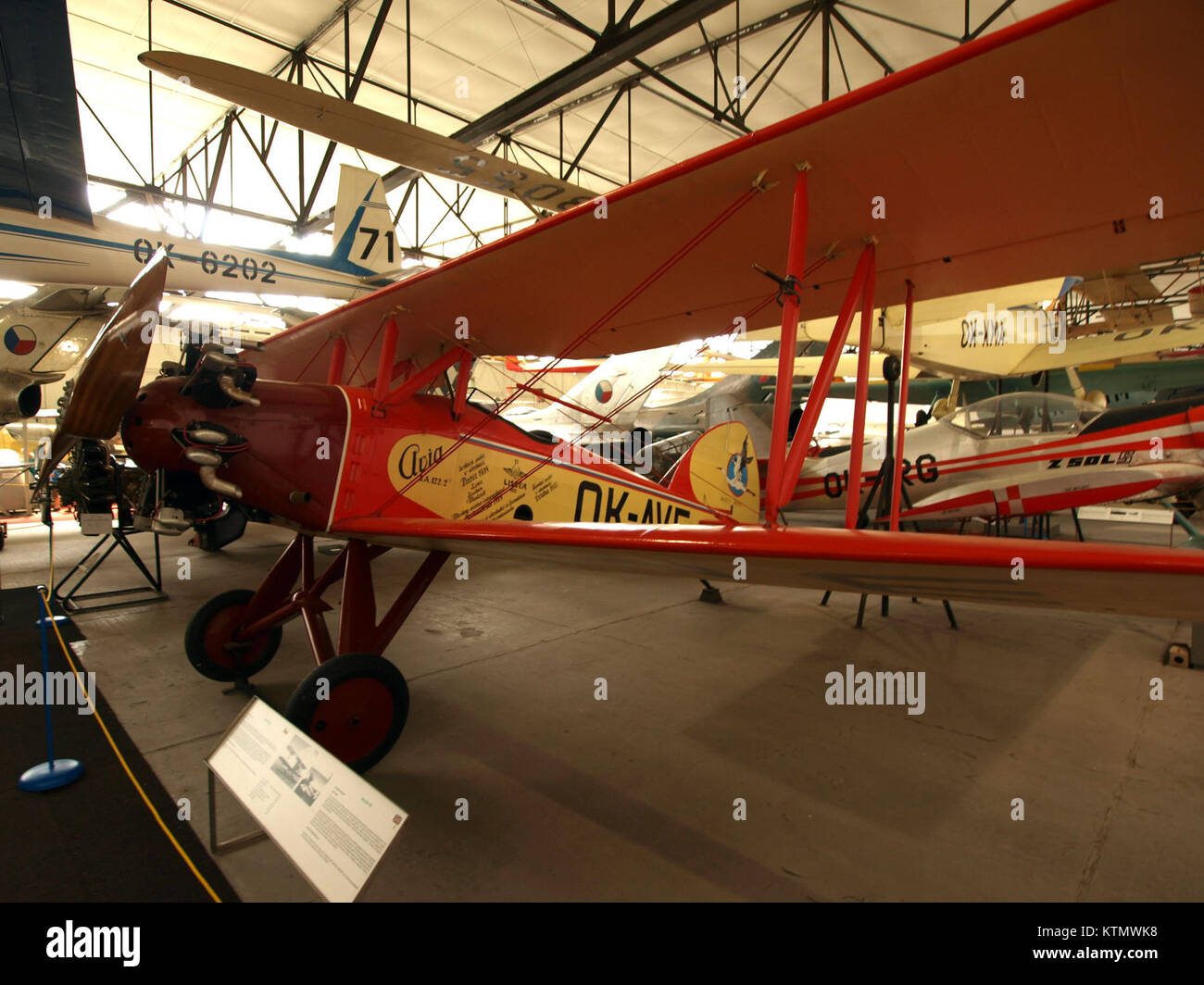 Foto eines Avia Ba 122-Flugzeugs mit der Zulassung OK AVE, das Design und die Merkmale des Flugzeugs zeigt. Die Avia Ba 122 ist ein in Tschechoslowakien gebauter einmotoriger Tiefflügel-Eindecker aus den 1930er Jahren Stockfoto