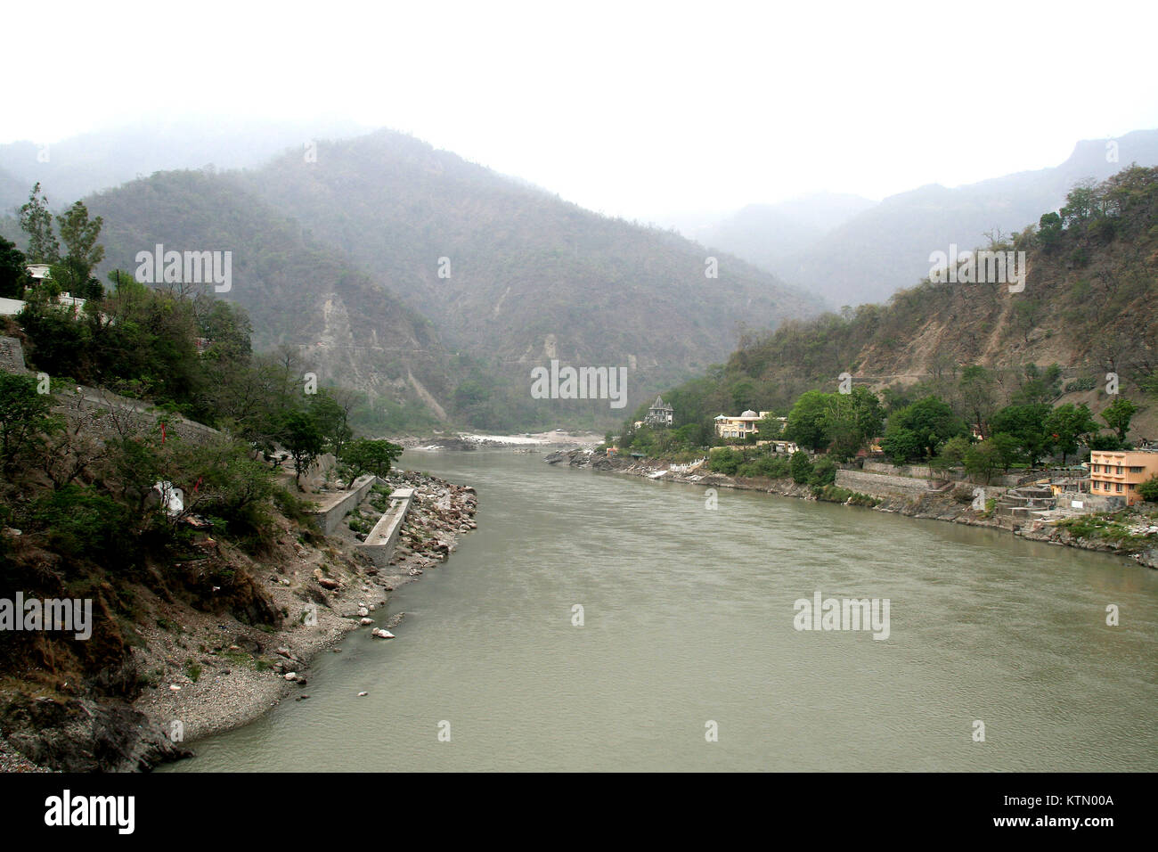 Flusses Ganga bekannt als Fluss Bhageeratii auf seiner mit Ursprung in Region nach Rishikesh in Uttarakhand, Indien, Asien Stockfoto