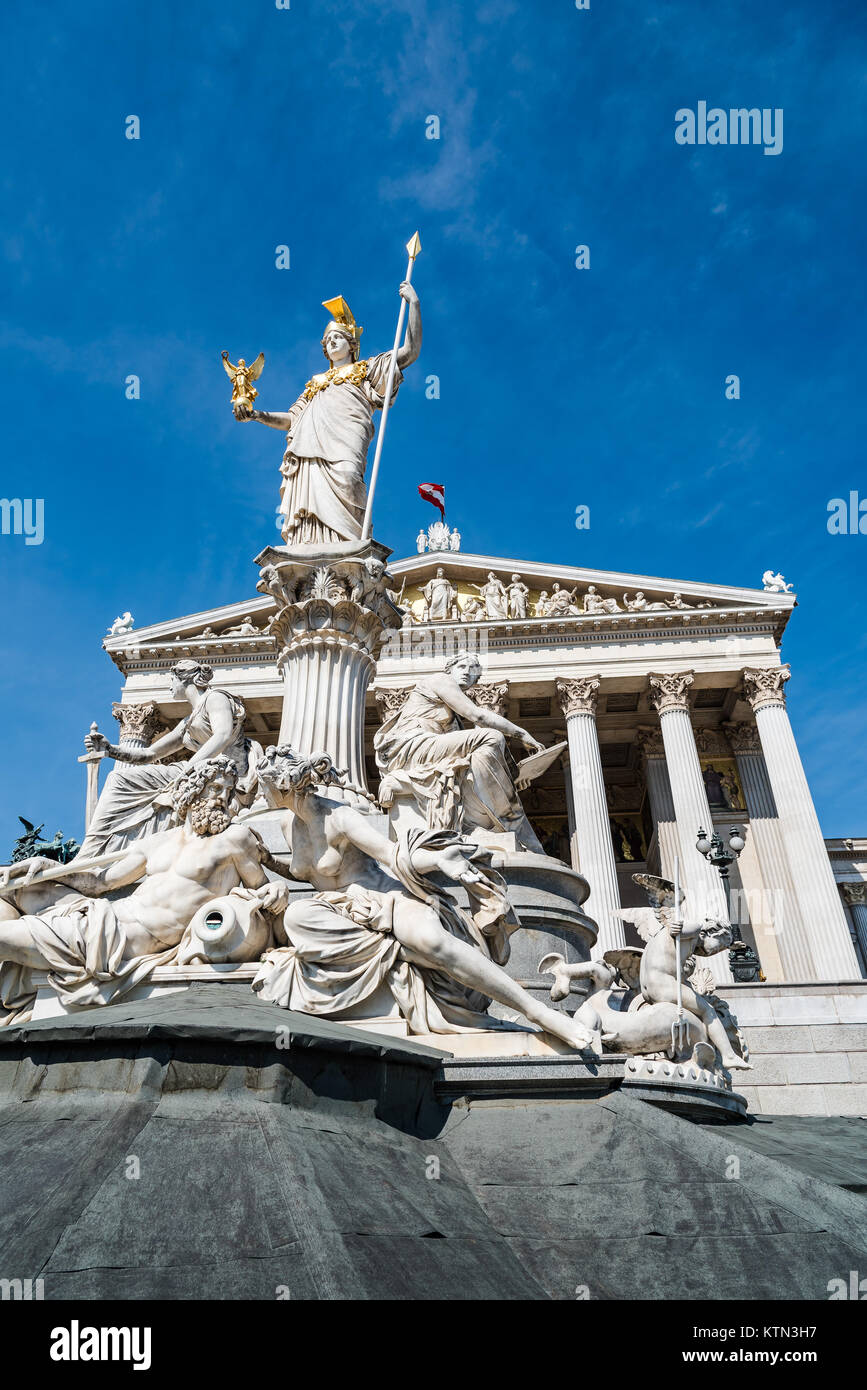 Pallas Athene Brunnen und österreichische Parlament Gebäude Stockfoto