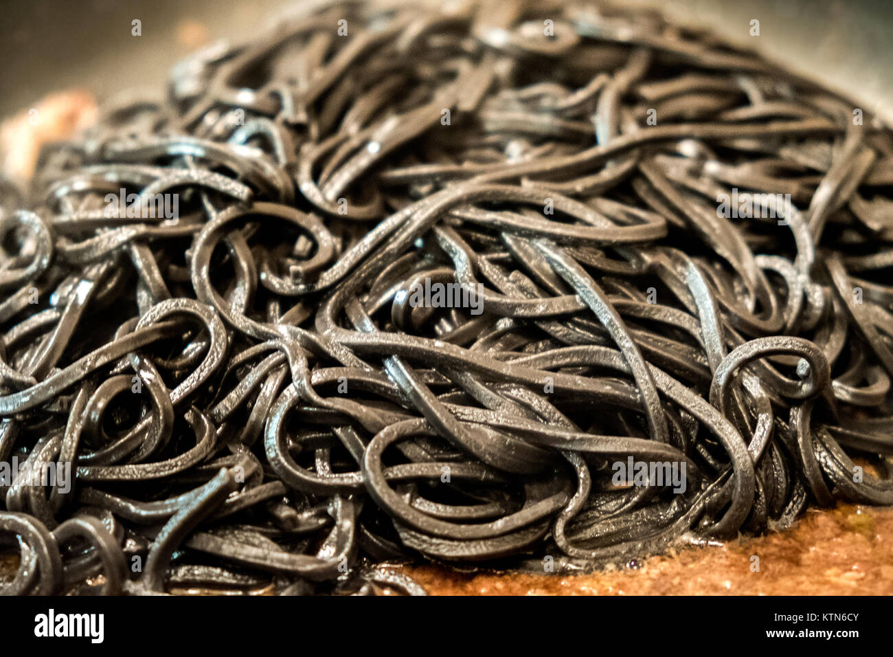 Schwarze pasta Tintenfisch closeup Italienische taglierini al Nero di seppia Stockfoto