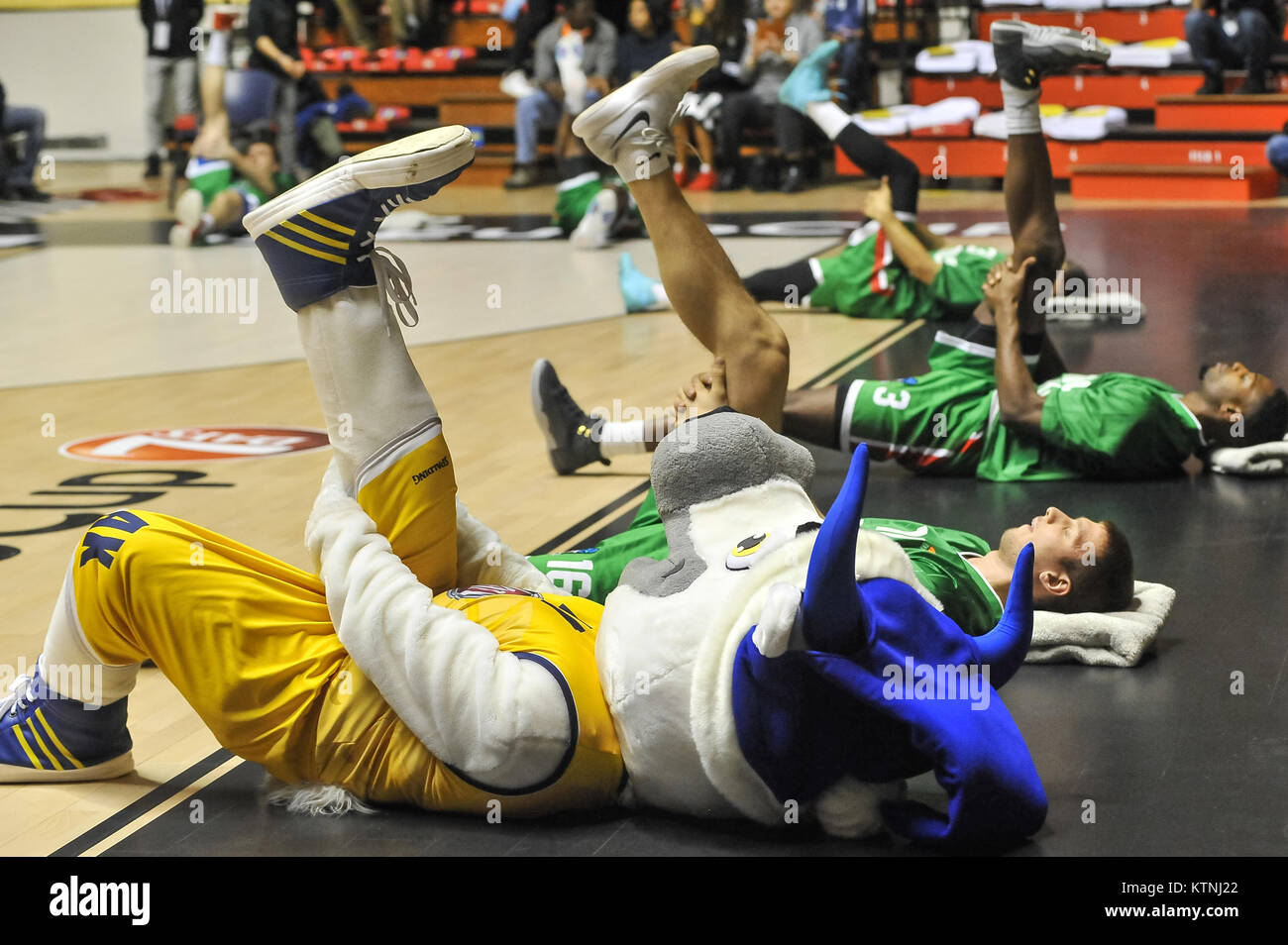 Während der EUROCUP 2017/18 basketball Match zwischen FIAT AUXILIUM TORINO VS UNICS KAZAN an PalaRuffini am 26. Dezember, in Turin, Italien 2017. Stockfoto