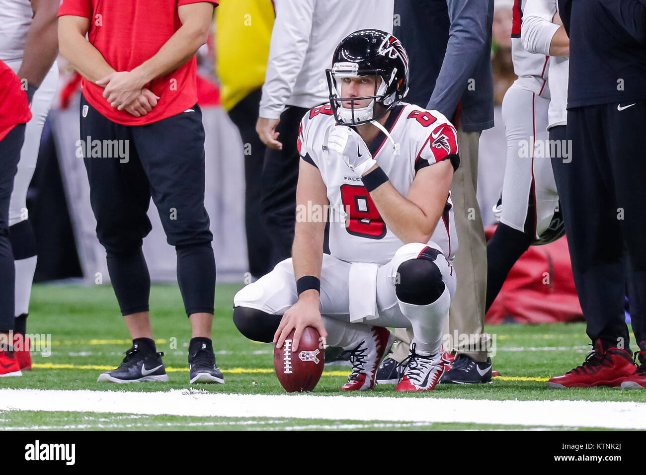 Dezember 25, 2017 - Atlanta Falcons quarterback Matt Schaub (8) im Mercedes-Benz Superdome in New Orleans, LA. New Orleans Saints besiegten Atlanta Falcons 23-13. Stephen Lew/CSM Stockfoto