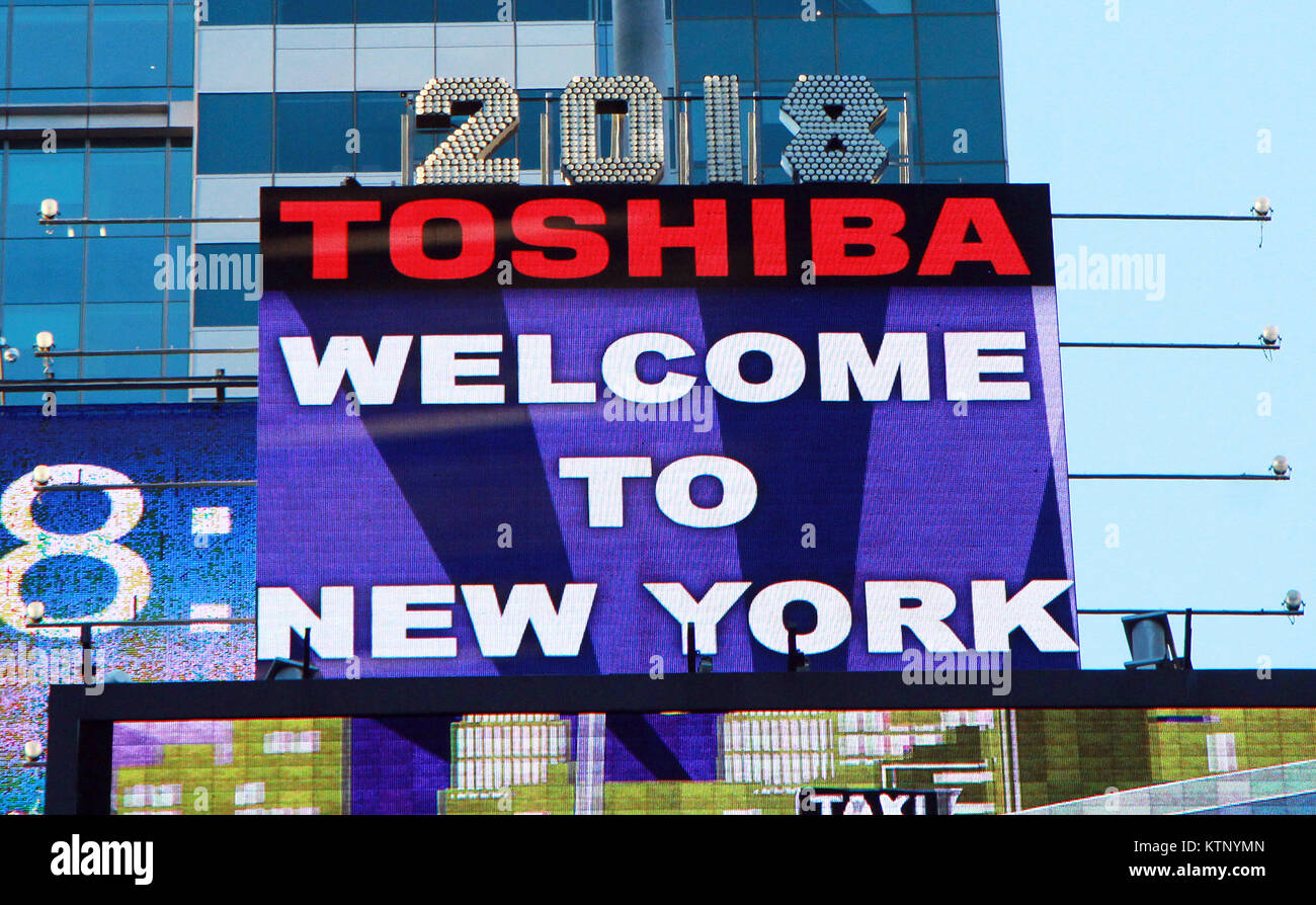 New York, NY, USA. 28 Dez, 2017. Blick auf die Spitze von One Times Square Tage vor dem Jahr 2018 Silvester Ball Drop am Times Square in New York City am 28. Dezember 2017. Credit: Rw/Medien Punch/Alamy leben Nachrichten Stockfoto