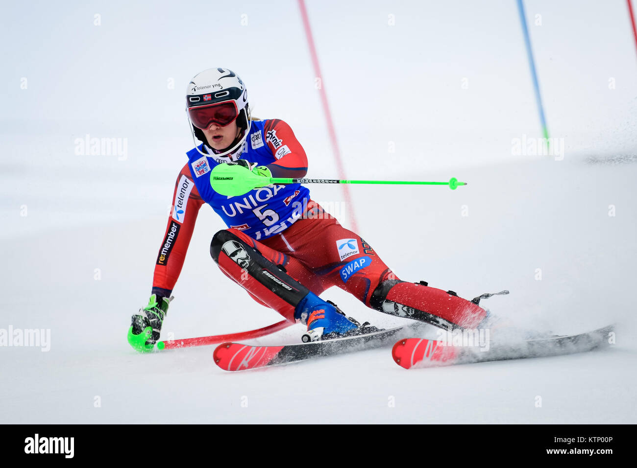 Lienz, Österreich. 28 Dez, 2017. Nina Loeseth Haver Norwegen konkurriert in den ersten Durchlauf des FIS Weltcup Damen Slalom Rennen in Lienz, Österreich am 28. Dezember 2017. Credit: Jure Makovec/Alamy leben Nachrichten Stockfoto