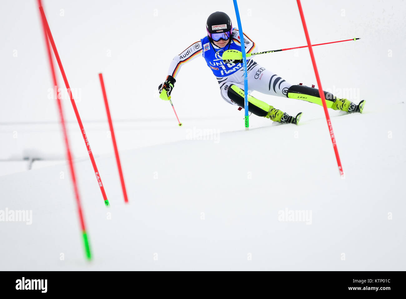 Lienz, Österreich. 28 Dez, 2017. Marina Wallner Deutschland konkurriert in den ersten Durchlauf des FIS Weltcup Damen Slalom Rennen in Lienz, Österreich am 28. Dezember 2017. Credit: Jure Makovec/Alamy leben Nachrichten Stockfoto