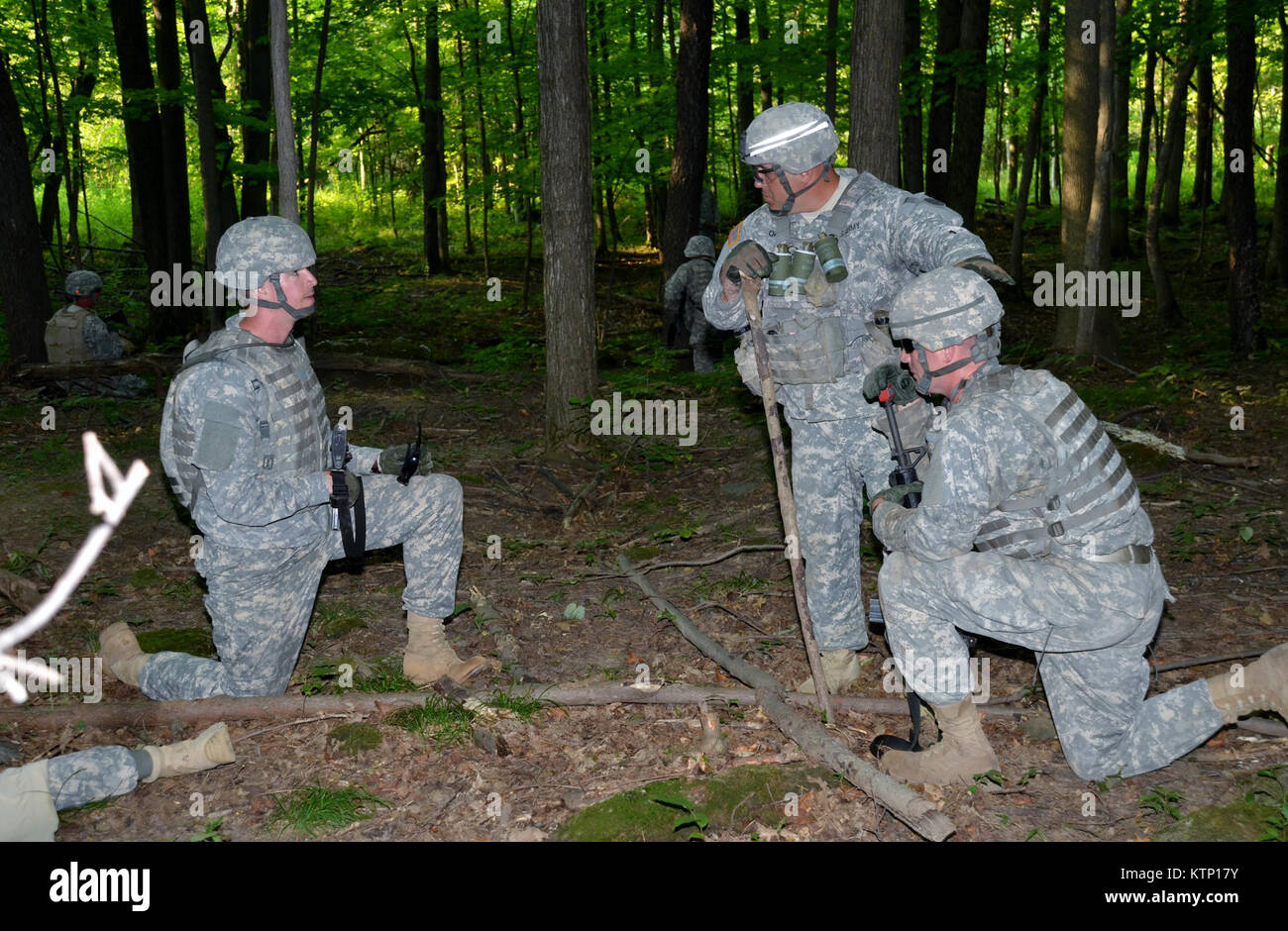 Den Befehl Gruppe und Leitende Mitarbeiterinnen und Mitarbeiter der 42 d-ID, NYARNG Combat Aviation Brigade gehen durch den abgebauten Training am FT Drum am 21.August als Teil ihrer Pre Mobilisierung Schulungen. - Fotos von 1 LT Mark Getman, 3-142 AHB HHC Stockfoto