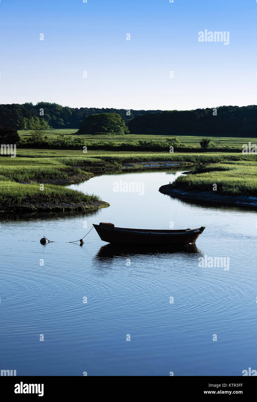 Dory günstig in der hering Fluss, Harwich, Cape Cod, Massachusetts, USA. Stockfoto