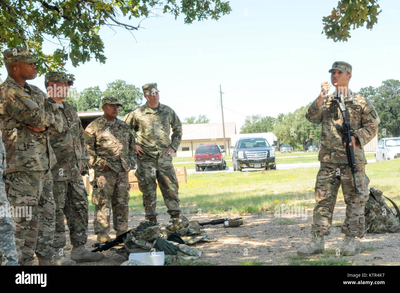 U.S. Army National Guard Personal täglichen Pflichten und Leben. Arbeit, Ausbildung, Hilfe, Unterstützung, Menschen-, Event-, Lehren und Lernen. Soldaten, Matrosen, Flieger, Militär, Soldaten, Service, Pflicht. Stockfoto