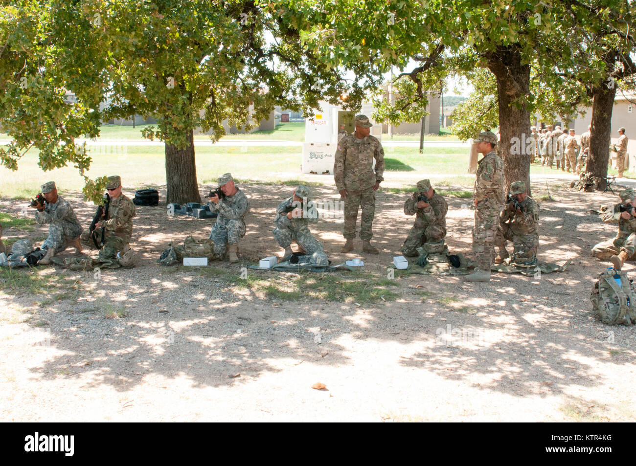 U.S. Army National Guard Personal täglichen Pflichten und Leben. Arbeit, Ausbildung, Hilfe, Unterstützung, Menschen-, Event-, Lehren und Lernen. Soldaten, Matrosen, Flieger, Militär, Soldaten, Service, Pflicht. Stockfoto